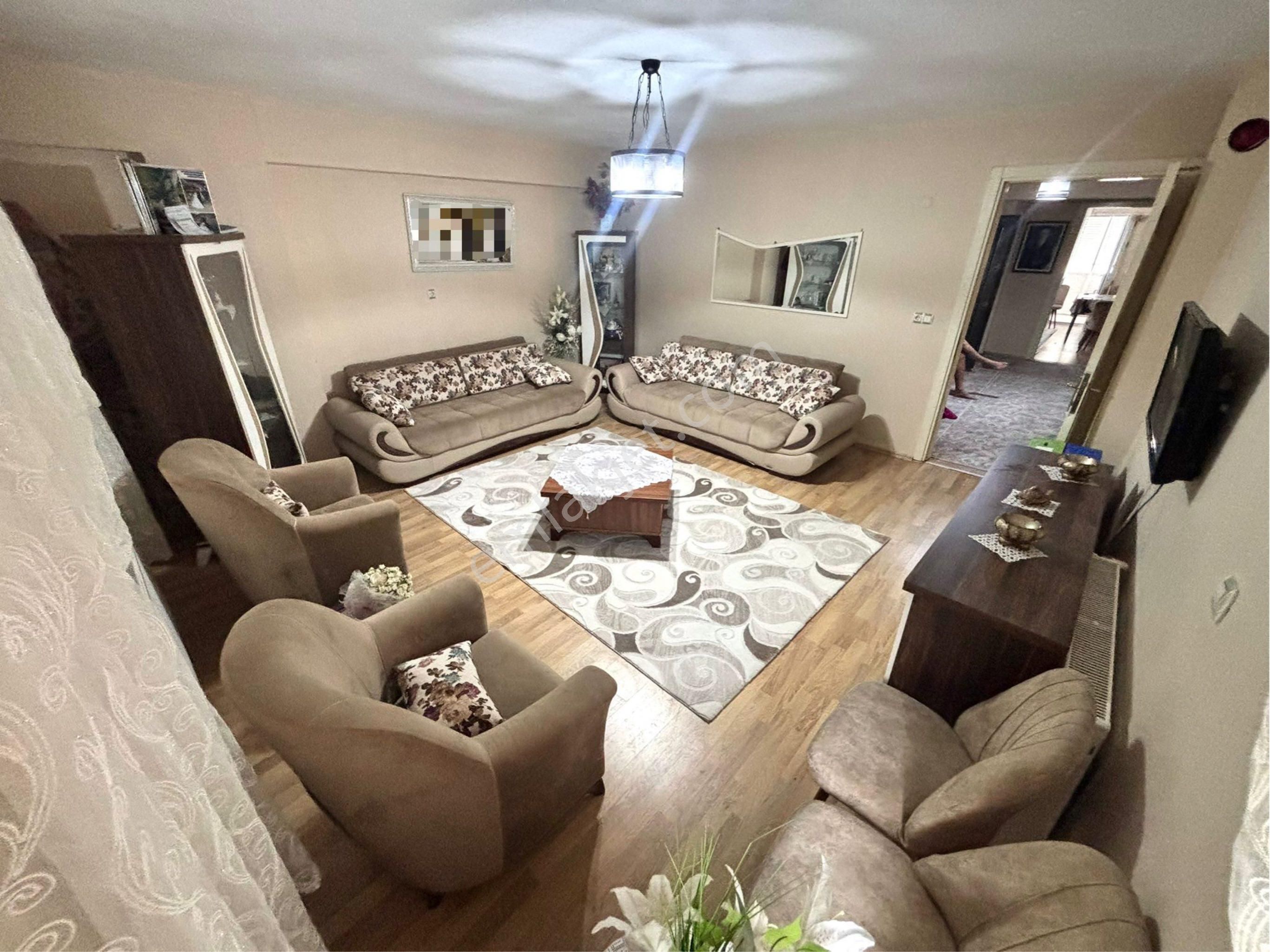 Fesleğende Emek Cadde Yakını Geniş 3+1 Satılık Daire