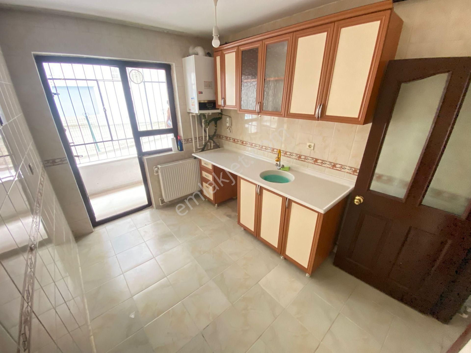 Ataparkta Cepheleri Açık Yapılı 2+1!