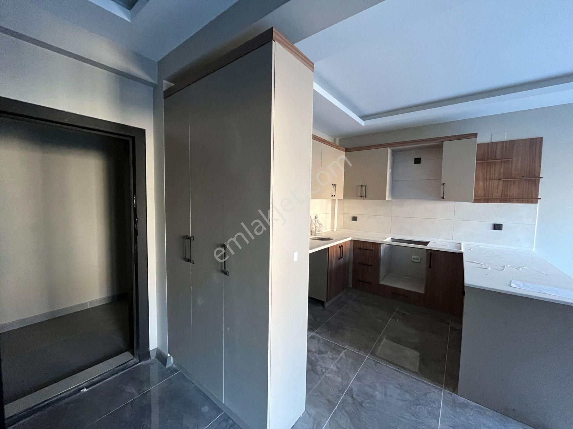 King'den Kocahasanlı'da Denize 150m Fırsat Geniş Kiralık 1+1
