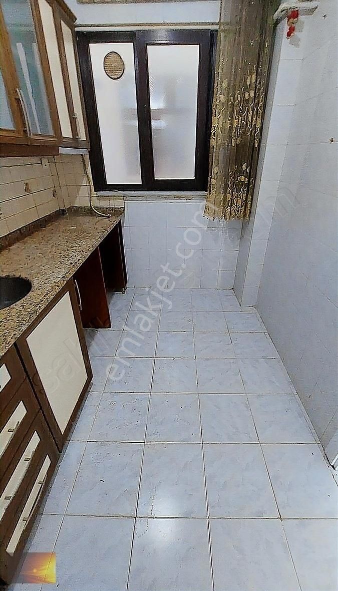 Gaziosmanpaşa Bağlarbaşında Kiralık 2+1 Boyalı Temiz Daire