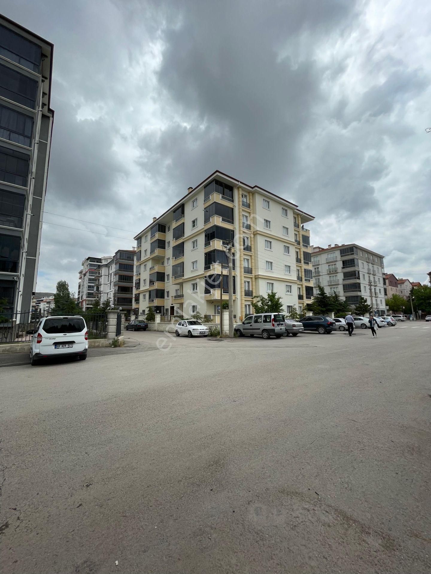 Aksaray Fatih Mahallesinde Satılık 3+1 Yüksek Giriş