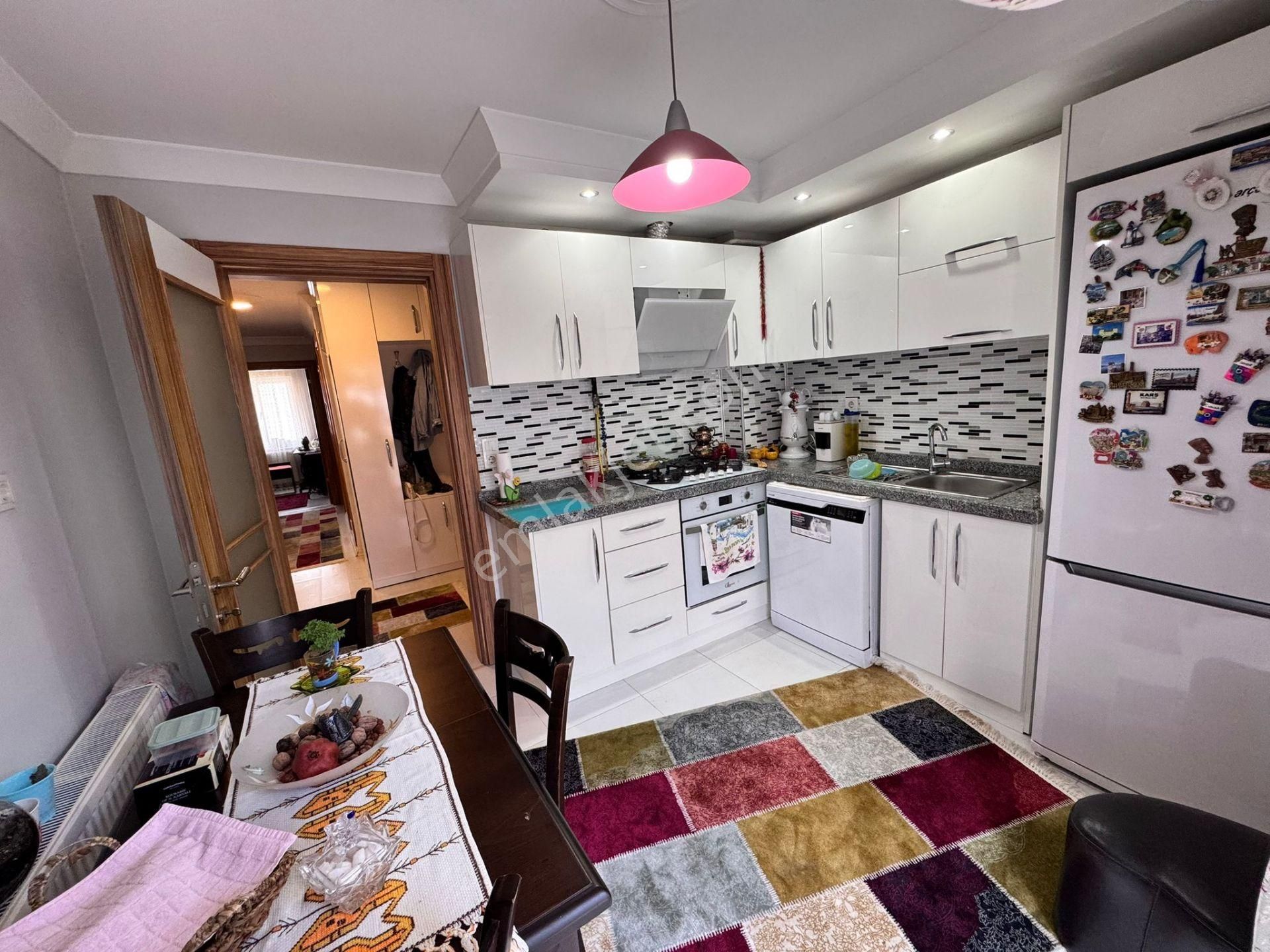 Hacıyusuf Mah Adalet Caddesi Üzerinde 3+1 Ara Kat Satılık Daire.