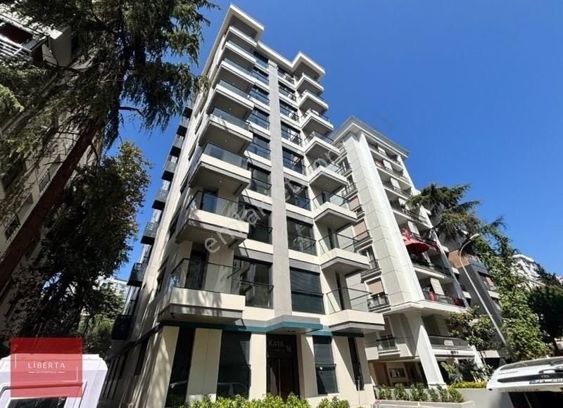 Caddebostan Sahil'de 2025 Yapımı Balkonlu Ebeveynli Geniş Boş3+1