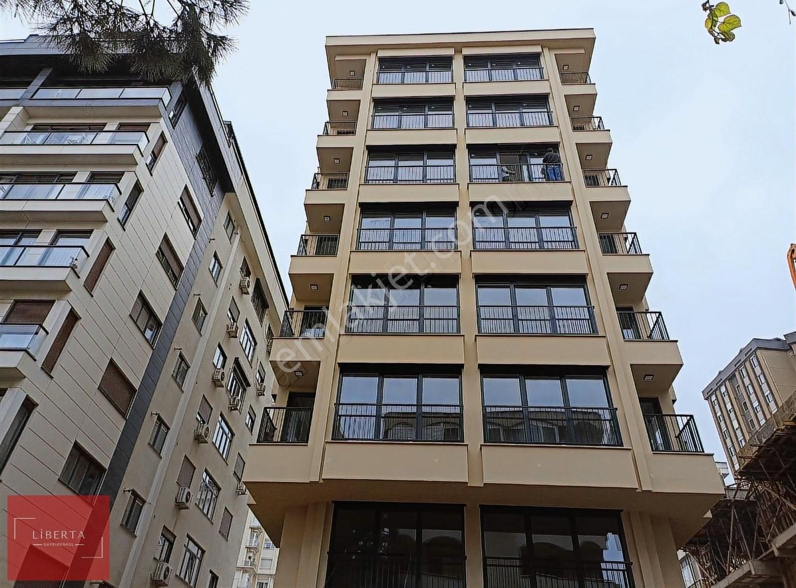 Liberta'dan Çiftehavuzlar Caddeye Yakın 102 M² Net 3+1 Boş Daire