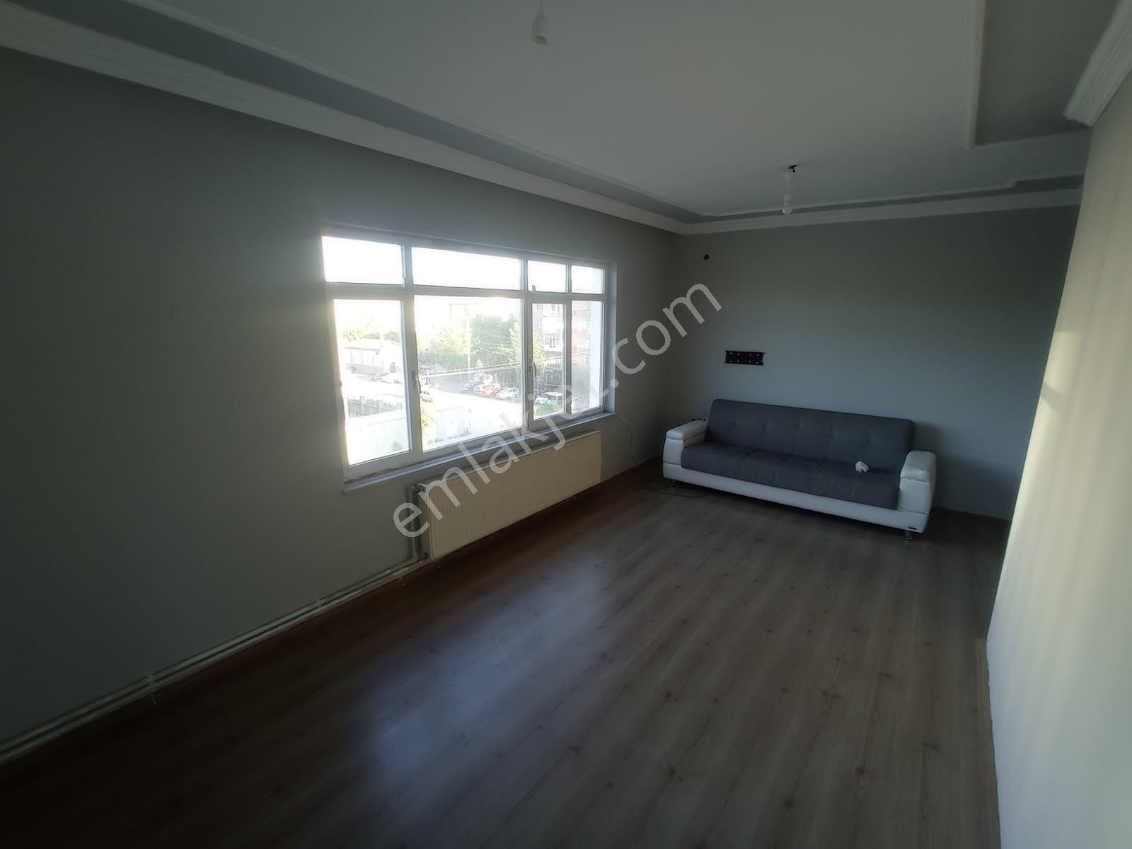 Cevatpaşa Mahallesinde Kapalı Mutfak Kiralık 2+1