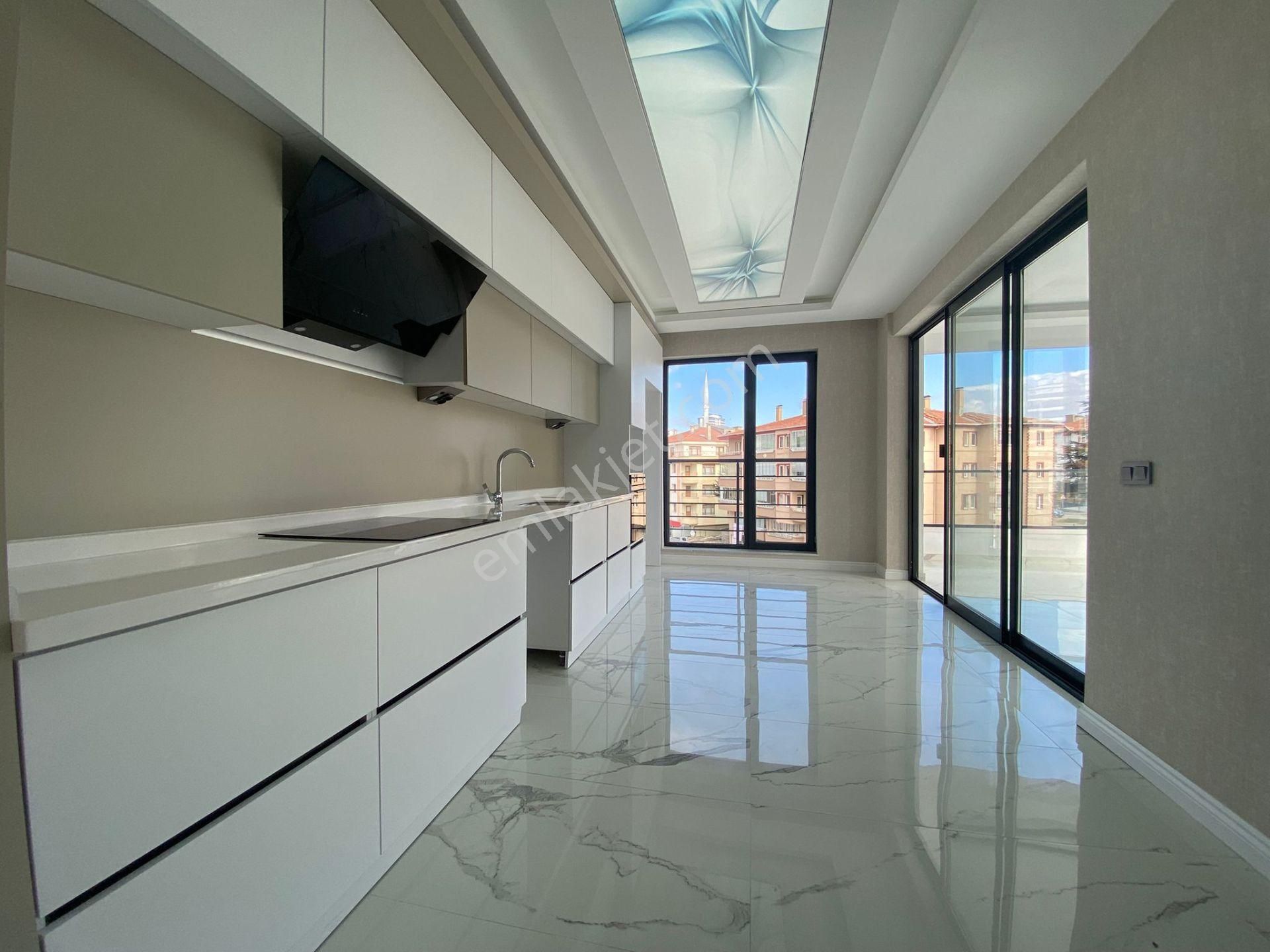 Nasip Emlak'tan Satılık Tam Merkezde Kapalı Otoparklı 4+1 Daire