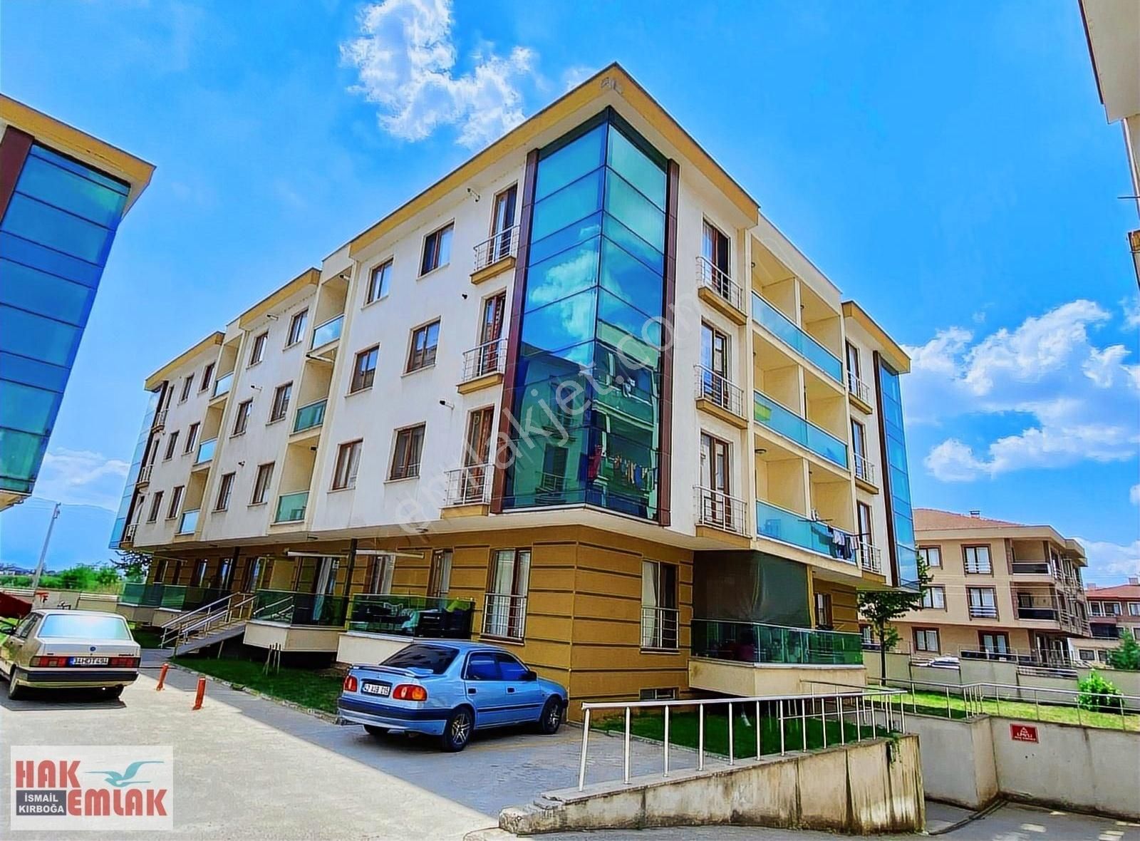 Hak Emlak'tan Aziziye Mahallesinde Satılık 3+1 Geniş Daire