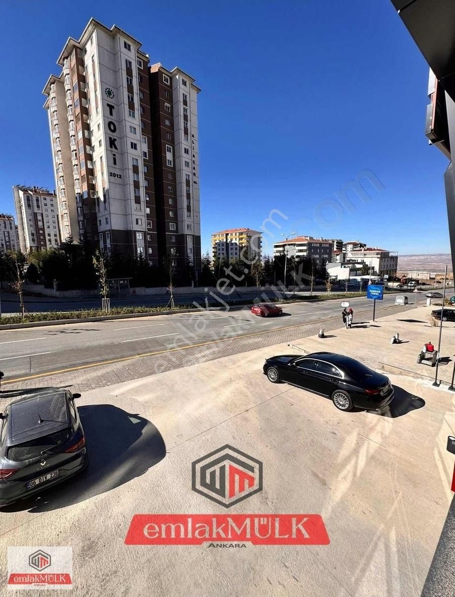 Emlakmülk'ten Cadde Üzeri Merkezi Konumda Dükkan...!