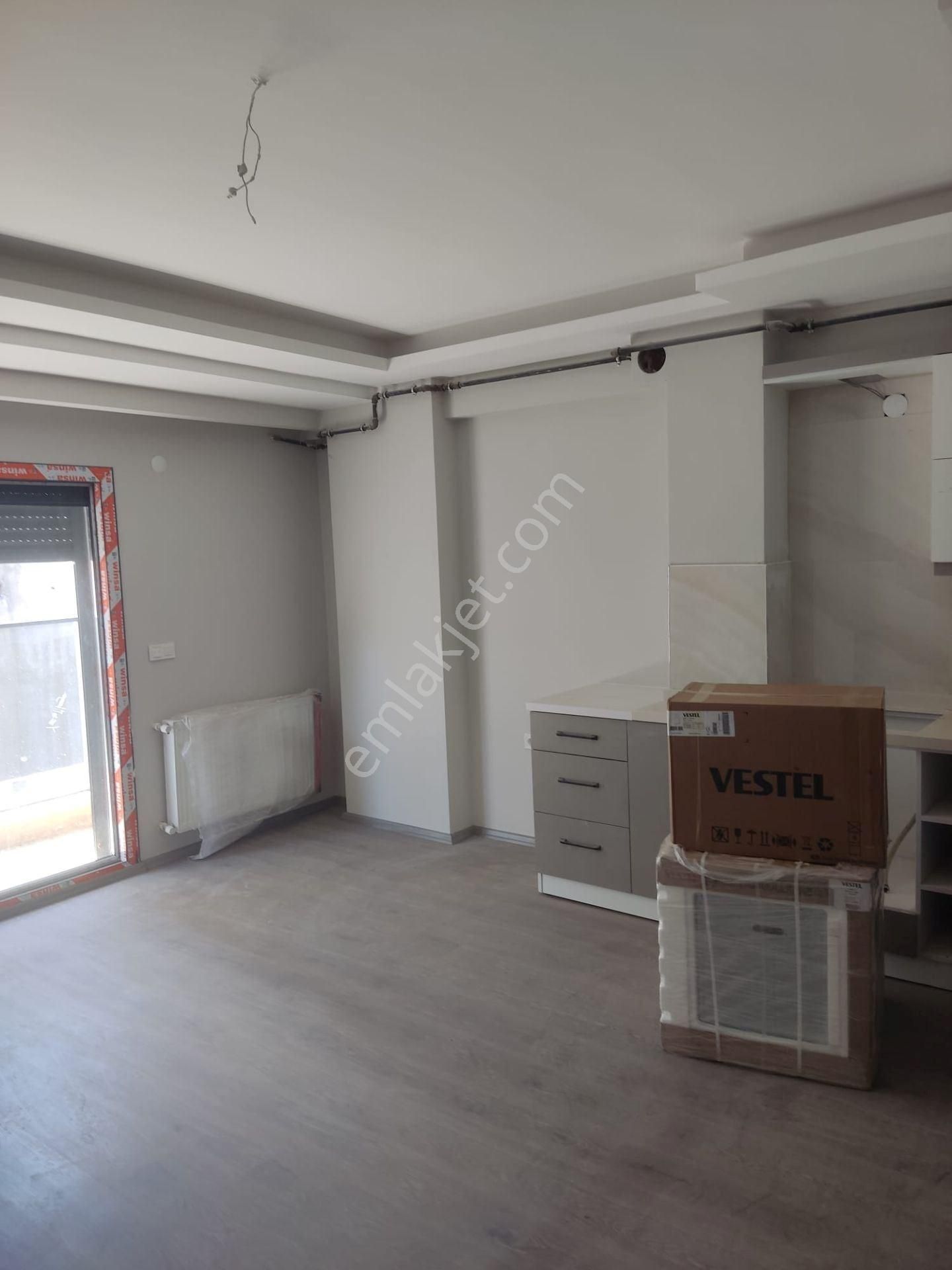 Bornova Mevlana Mahallesi'nde Kiralık 1+1 Sıfır Daire