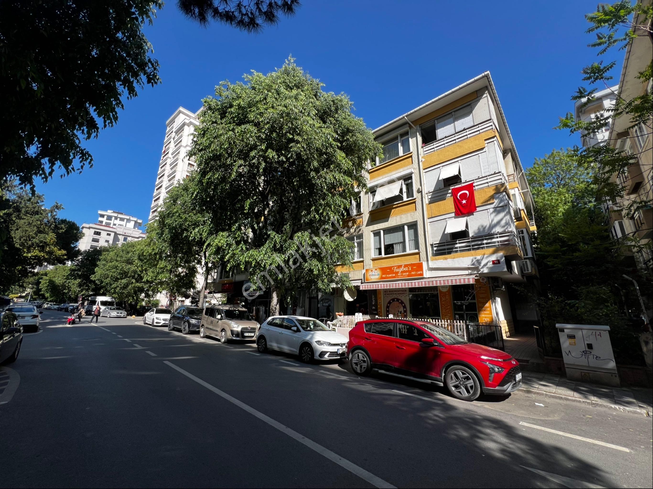 Oben'den Şenesenevler Kocayol Caddesi Üzerinde 2+1 Net 70 M²