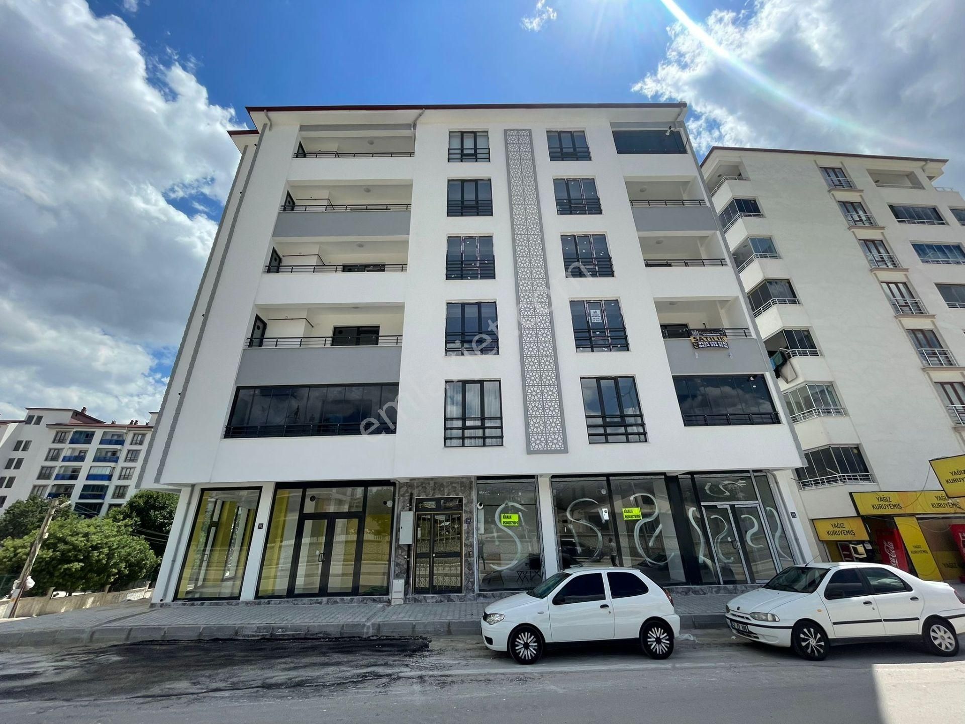 Mevsim Gayrimenkulden Ana Cadde Üzerinde 2+1 Sıfır Lüks Daire