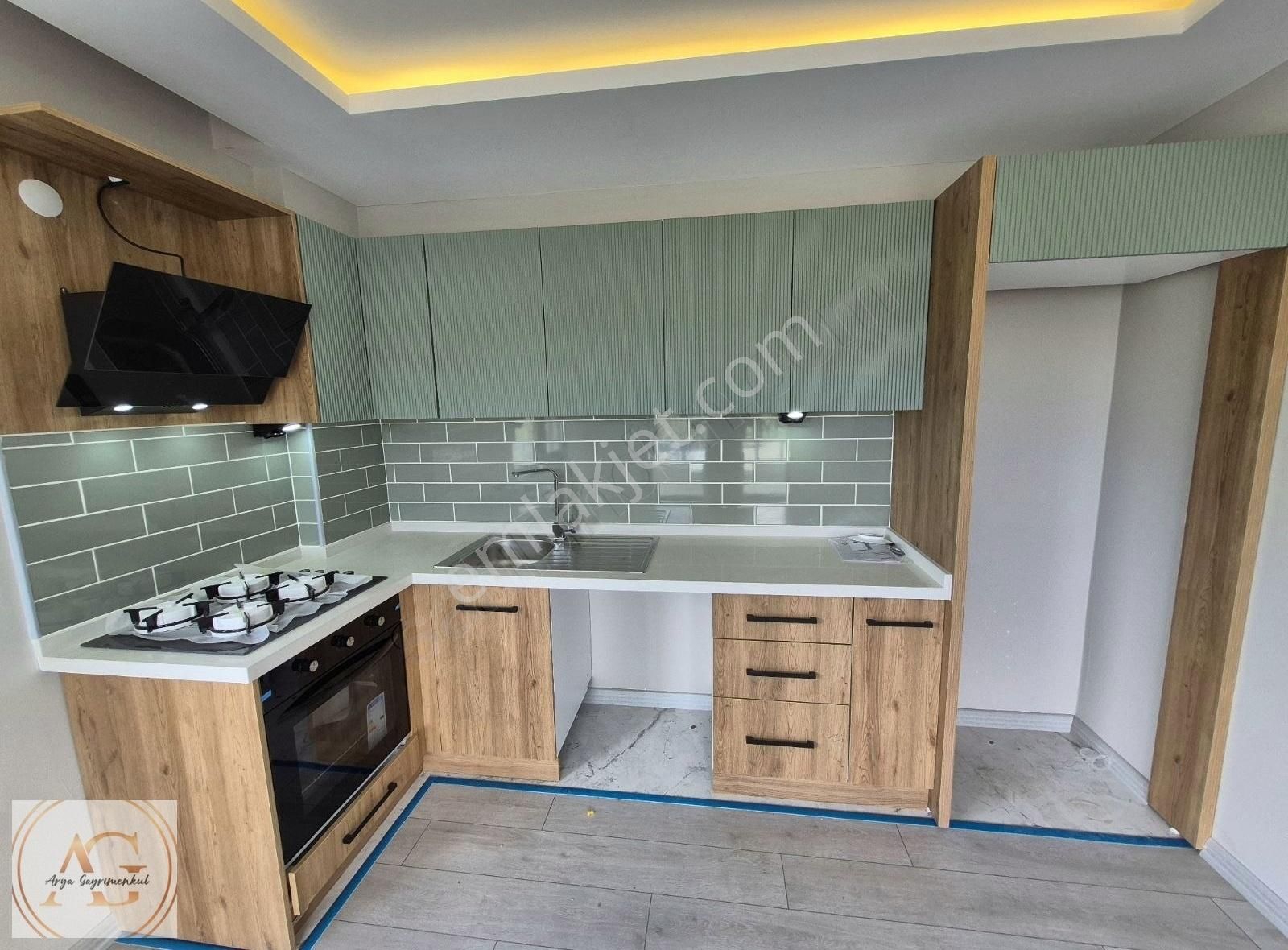 Arya'dan Altınkum Merkez'de Plaja 400m 2+1 Ebeveyn Banyolu Daire