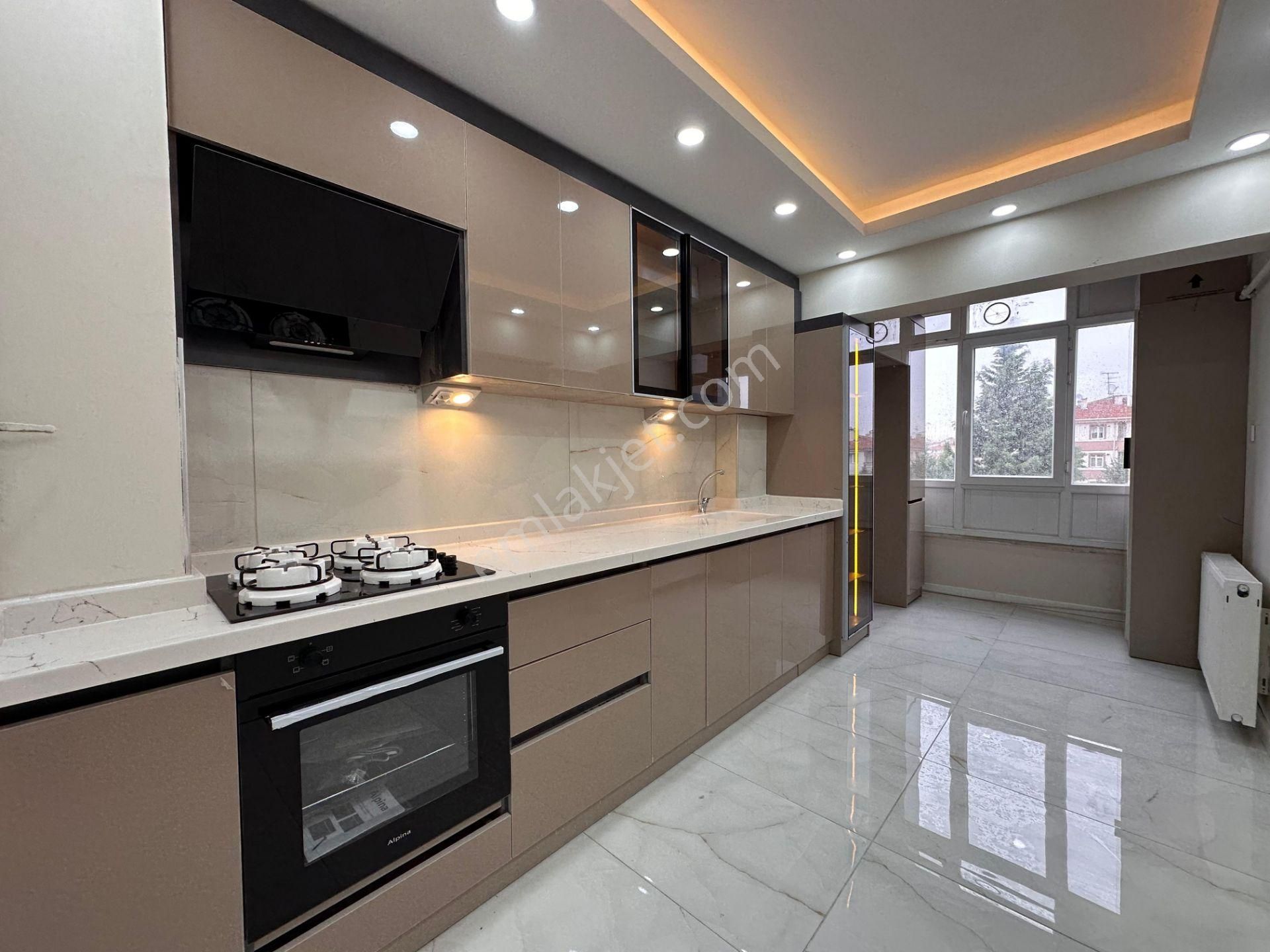 Pınarbaşında Kapalı Teraslı D.projeli Salon Bağımsız 5+1 Dubleks Daire!!!