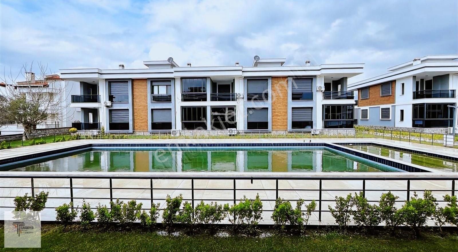 ▒tunaboylu'dan Güre'de Denize Yakın Havuzlu Site İçinde Lüks 2+1