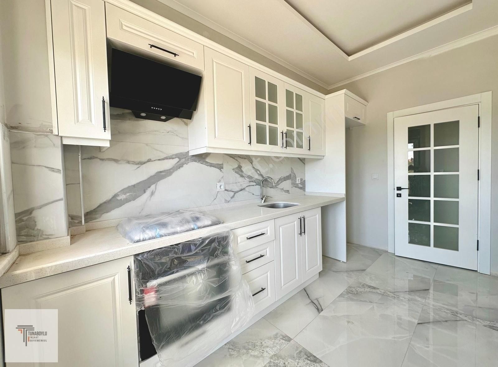 ▒tunaboylu'dan Küçükkuyu Merkezde Ayrı Mutfak Geniş Balkon 2+1▒