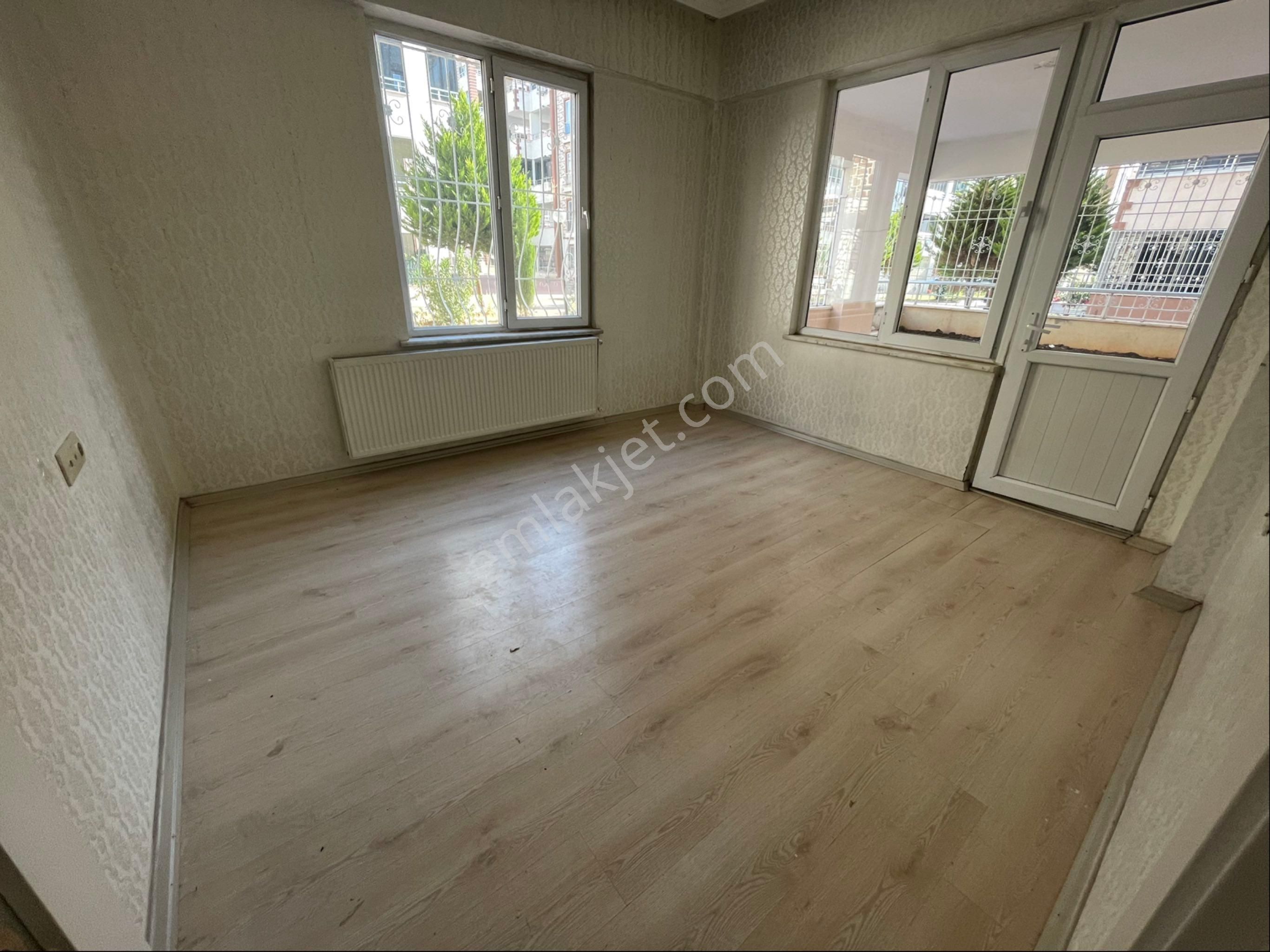 İbni Sinada Kiralık 3,5+1 Katbahçeli Düz Giriş
