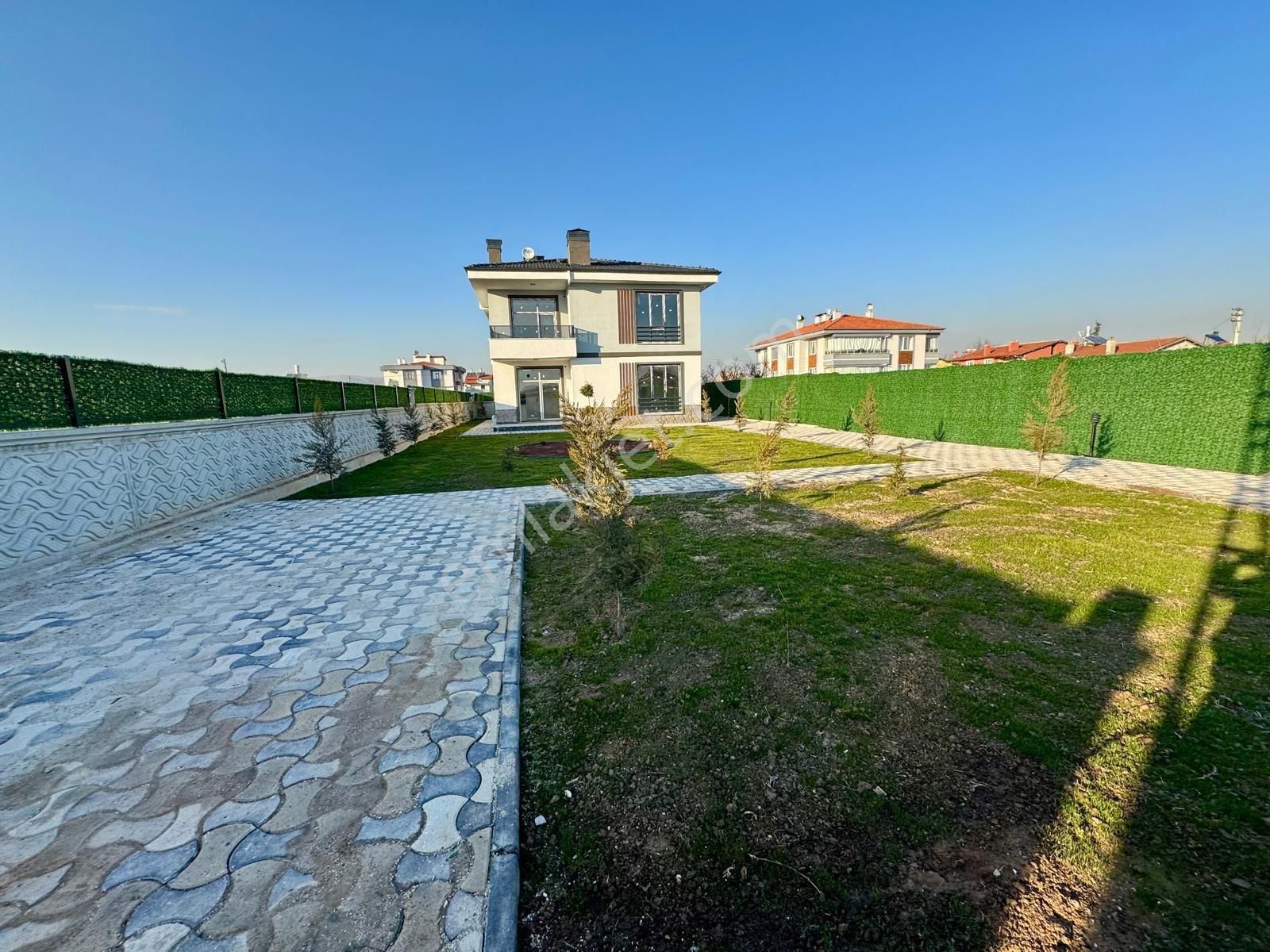 Meram Karahüyük Mah.700 M2 Arsa İçinde 2.katlı Satılık Lüks Bahçeli Ev - Görsel 18