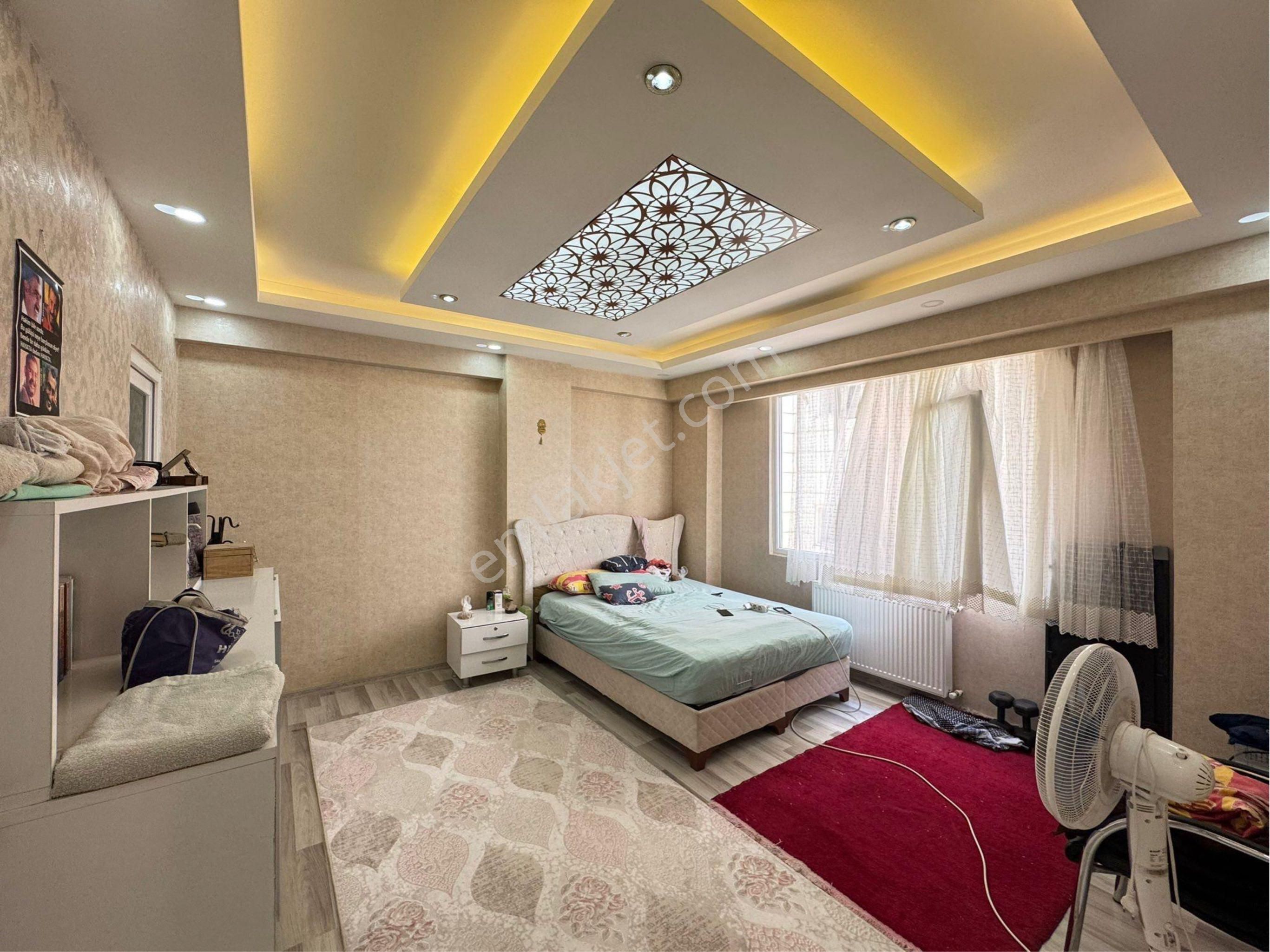 Cadde Seyrandan Satlık 3+1