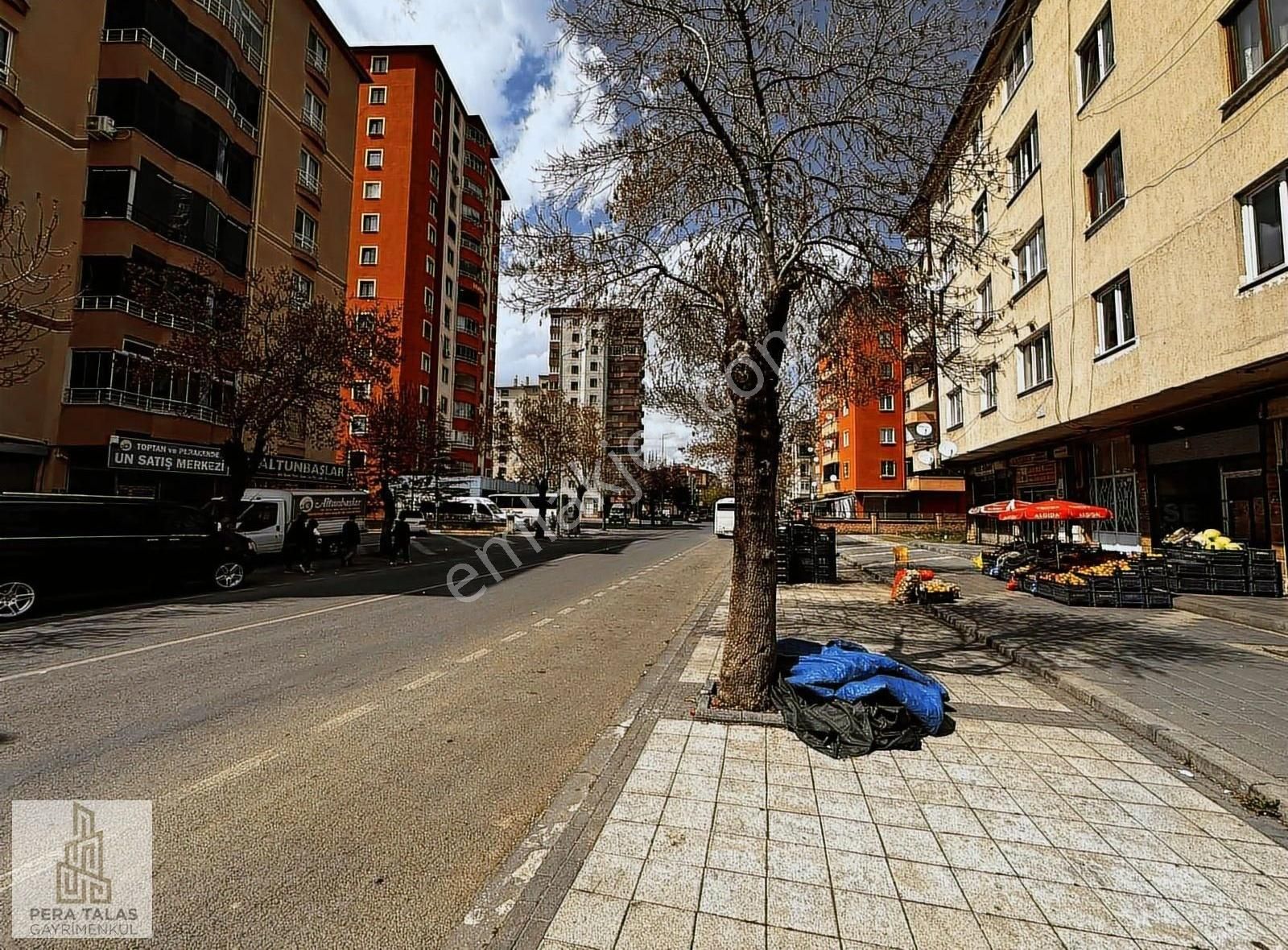 Aydınlıkevlerde 3+1 Asansörlü Doğalgazlı Daire