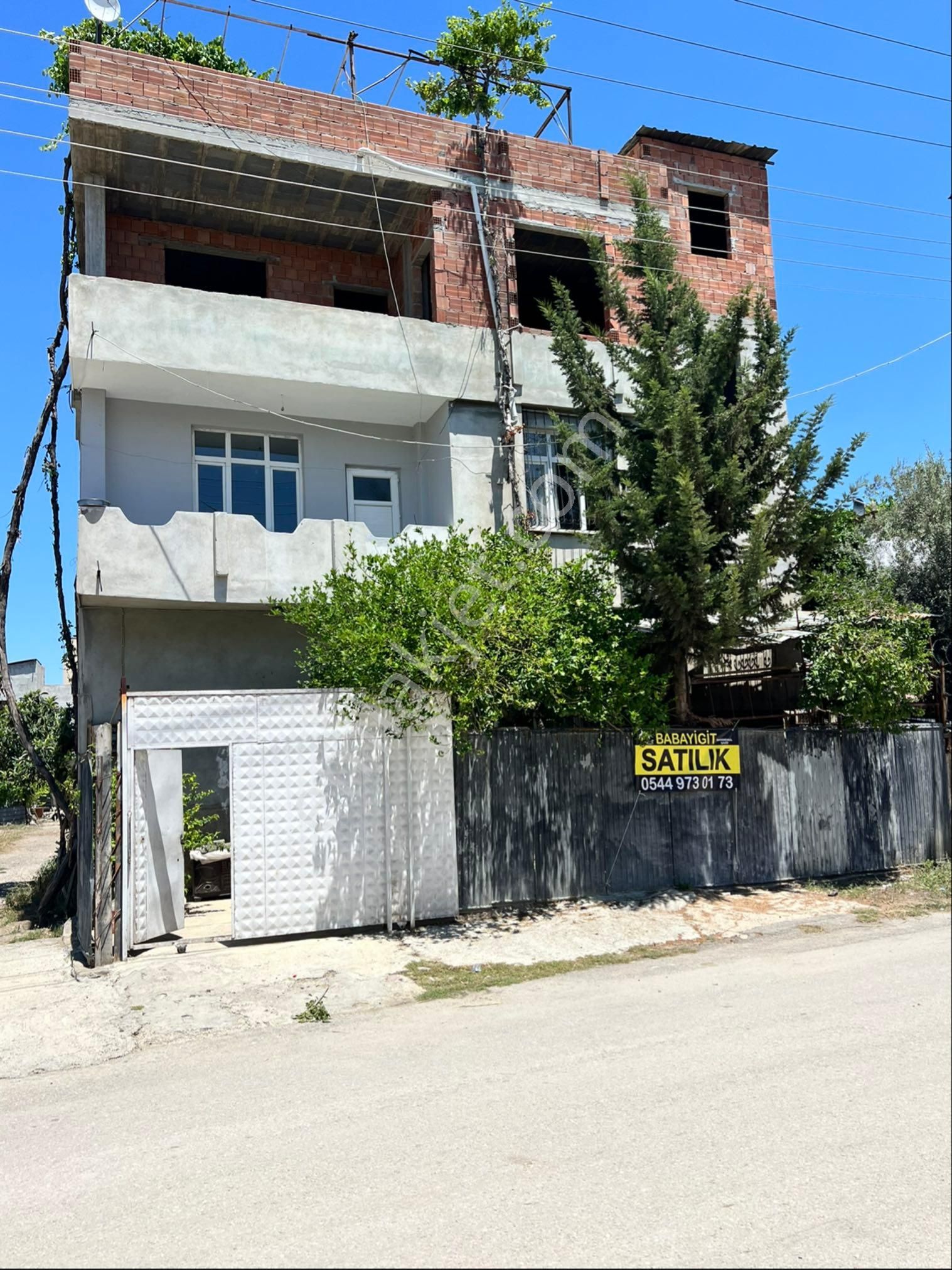 Seyhan Gülbahcede Satılık 3 Katlı Bahceli 680m