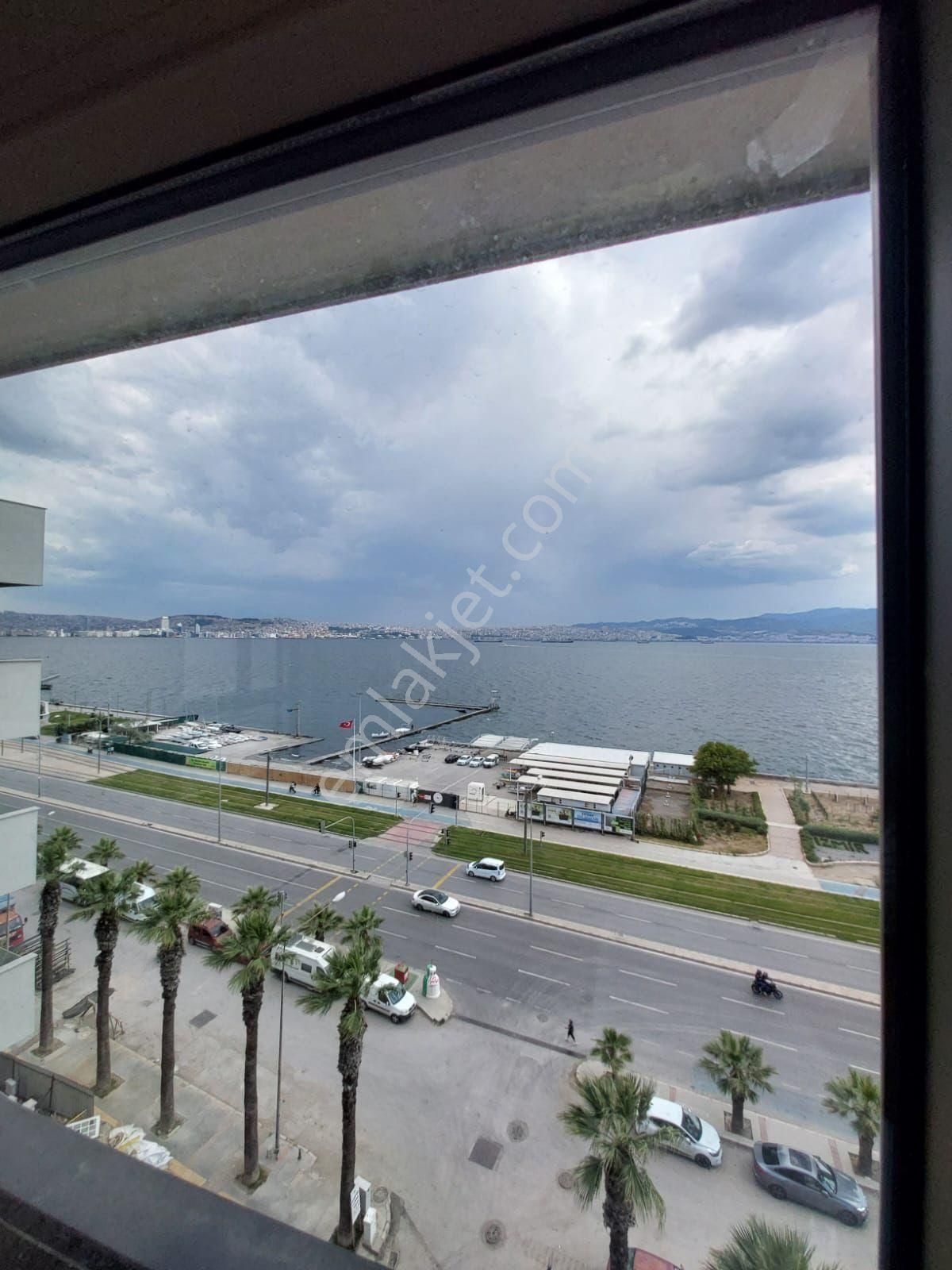 Başkut Emlaktan Karşıyaka-aksoyda Deniz Manzaralı 3+1 Ters Dublex Daire