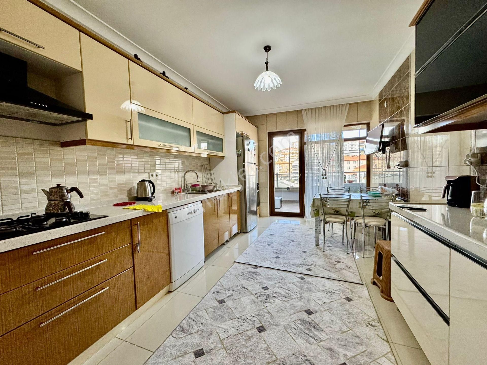 Burak'tan Cadde Üstü Lüx Site'de, Kilerli, G.odalı 8.kat 4+1