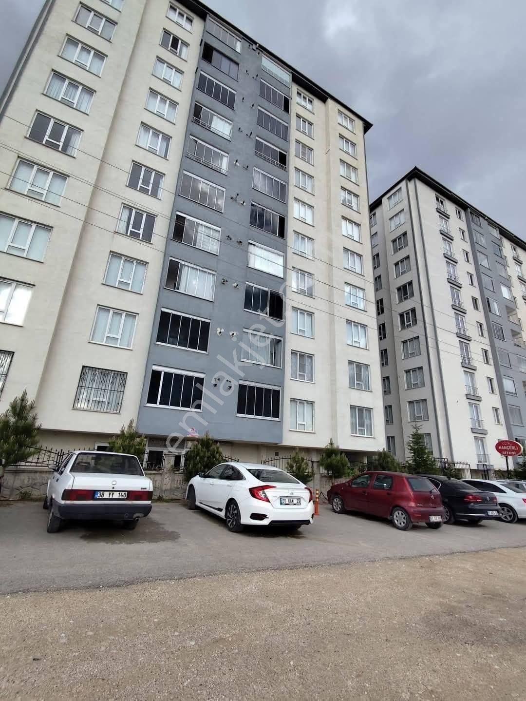 Niğde Merkez Hastane Karşısı Hançerli Sitesinde Köşe Başı Cadde Cepheli Ultra Lükss Satılık Daire