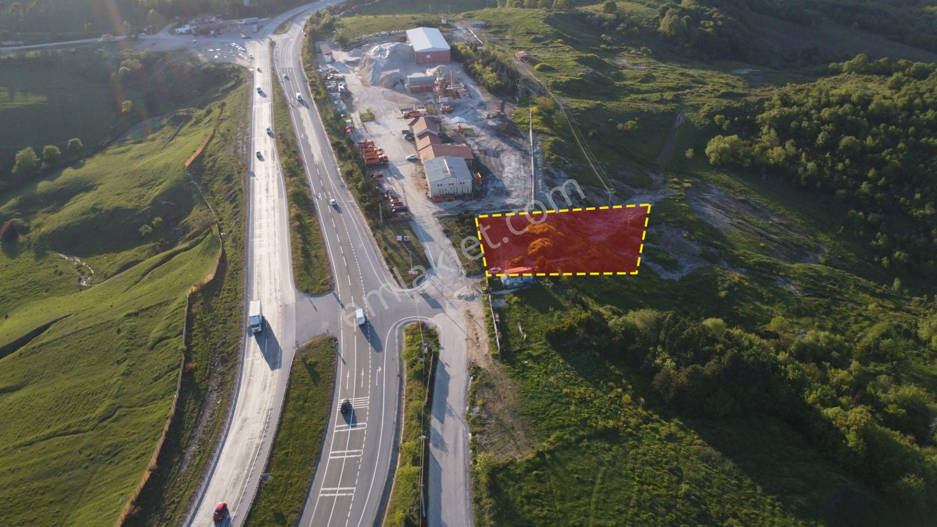 Yalova-bursa Yoluna Cephe 1759 M² Satılık Tarla