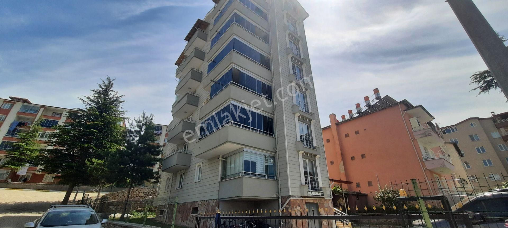 Karşıyaka Da Abdulkadir Geylani Camine Yakın Konumda Kiralık 3+1 Daire