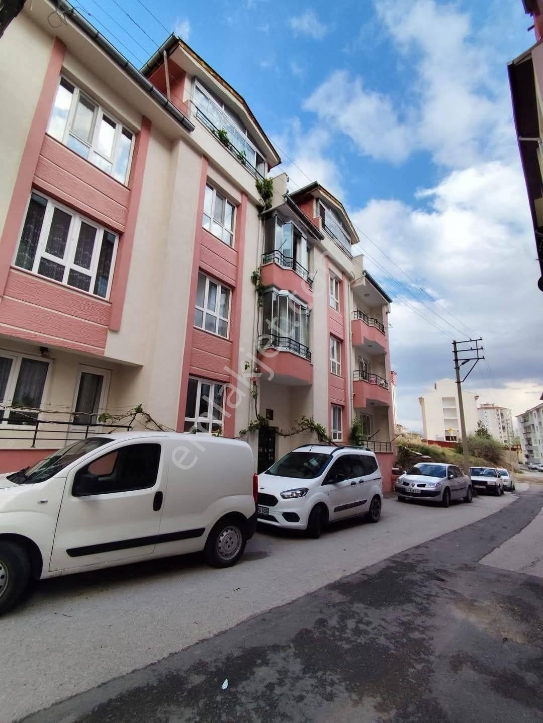 Niğde Merkez Kayaardı Yolunun Bir Üst Caddesi Hayat Hastanesi Satılık Dubleks Daire