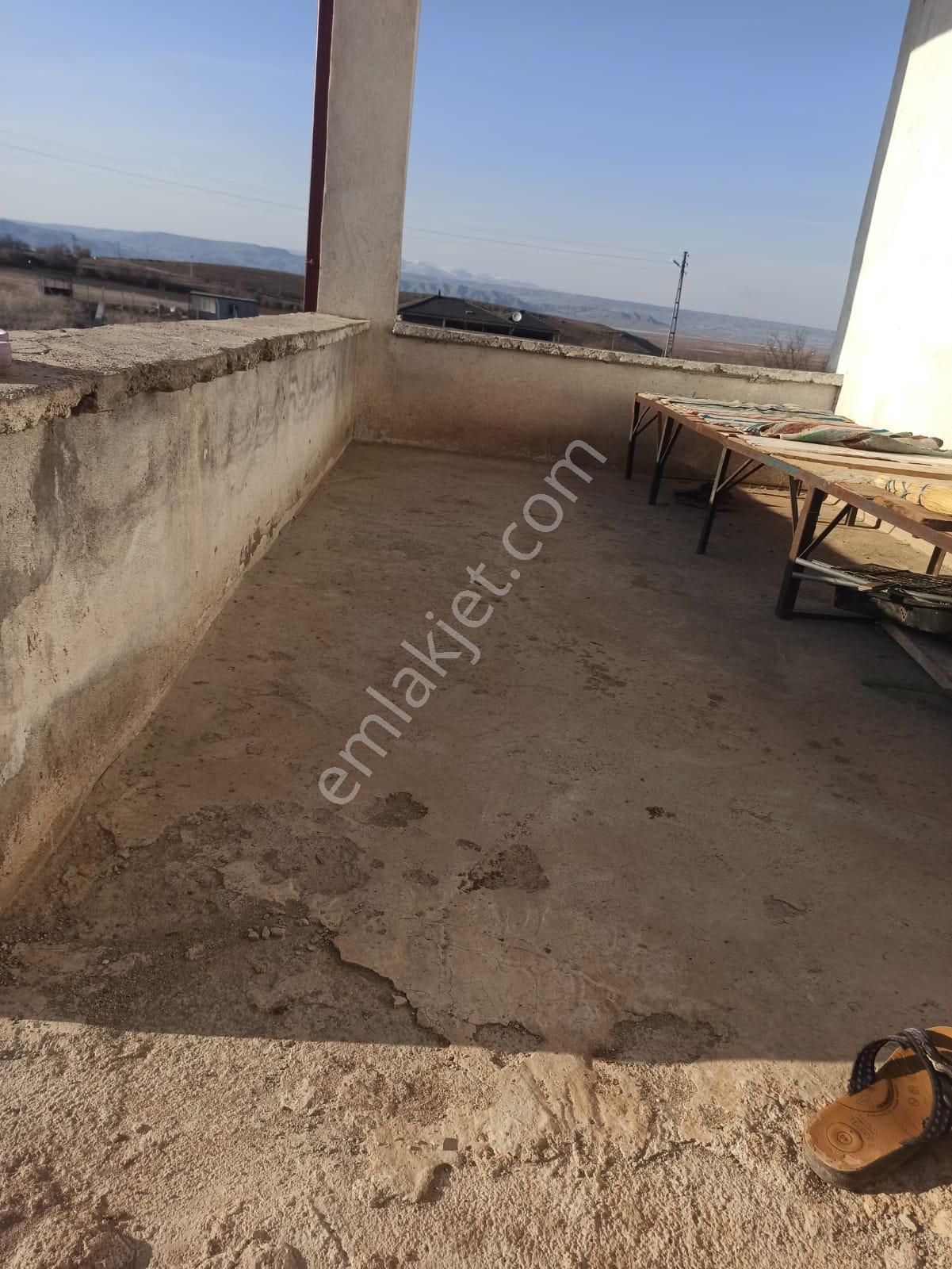 Büyüktuzhisar Da 550 M2 Arsa İçerisinde 2 Katlı Ev