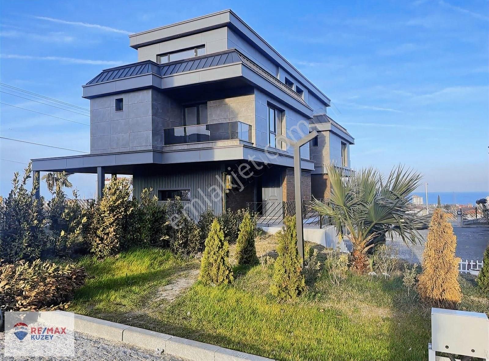 Remax Nevin Den Site İçinde Kiralık Villa