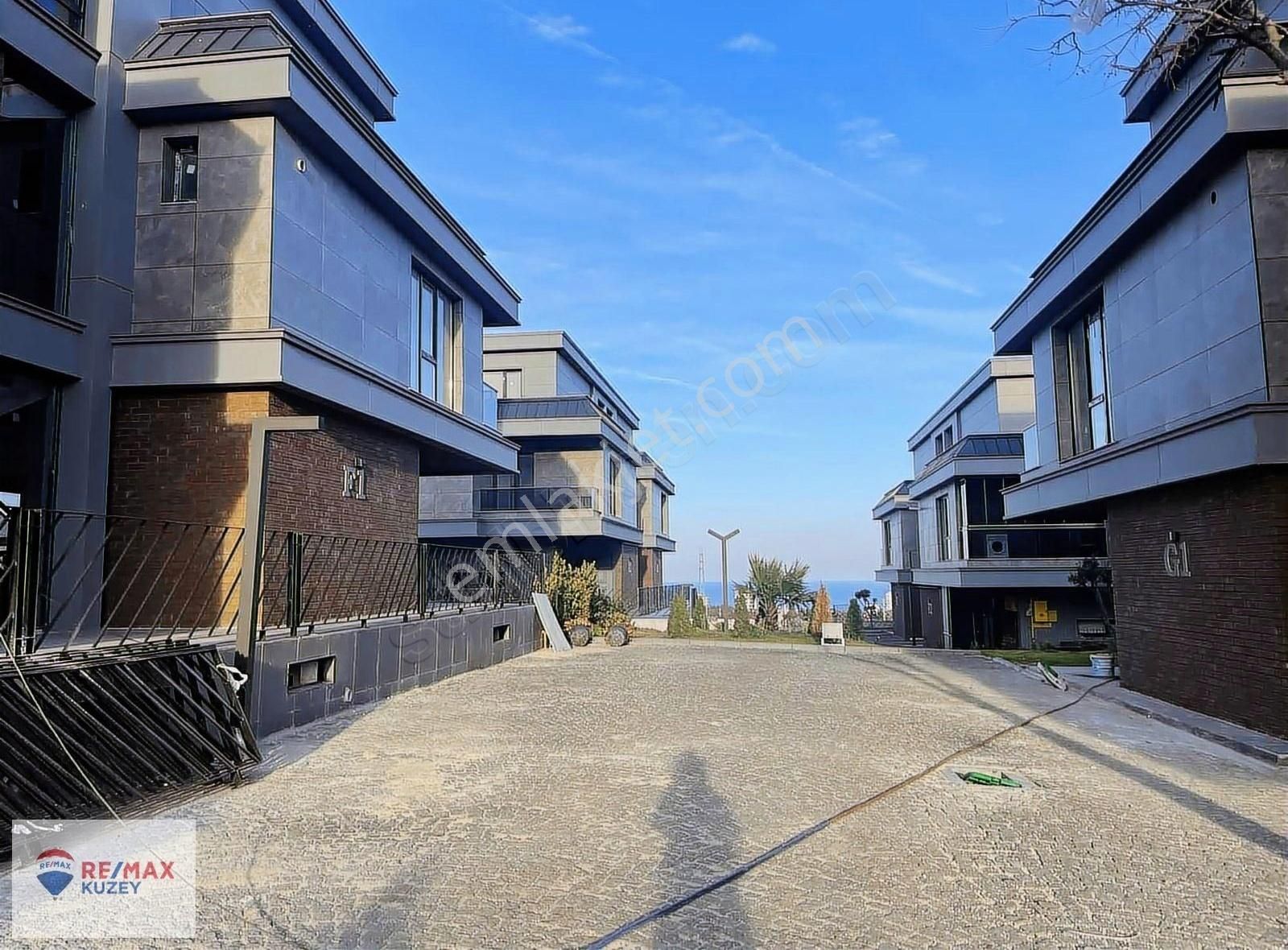 Remax Nevin Den Site İçerisinde Satılık Villa
