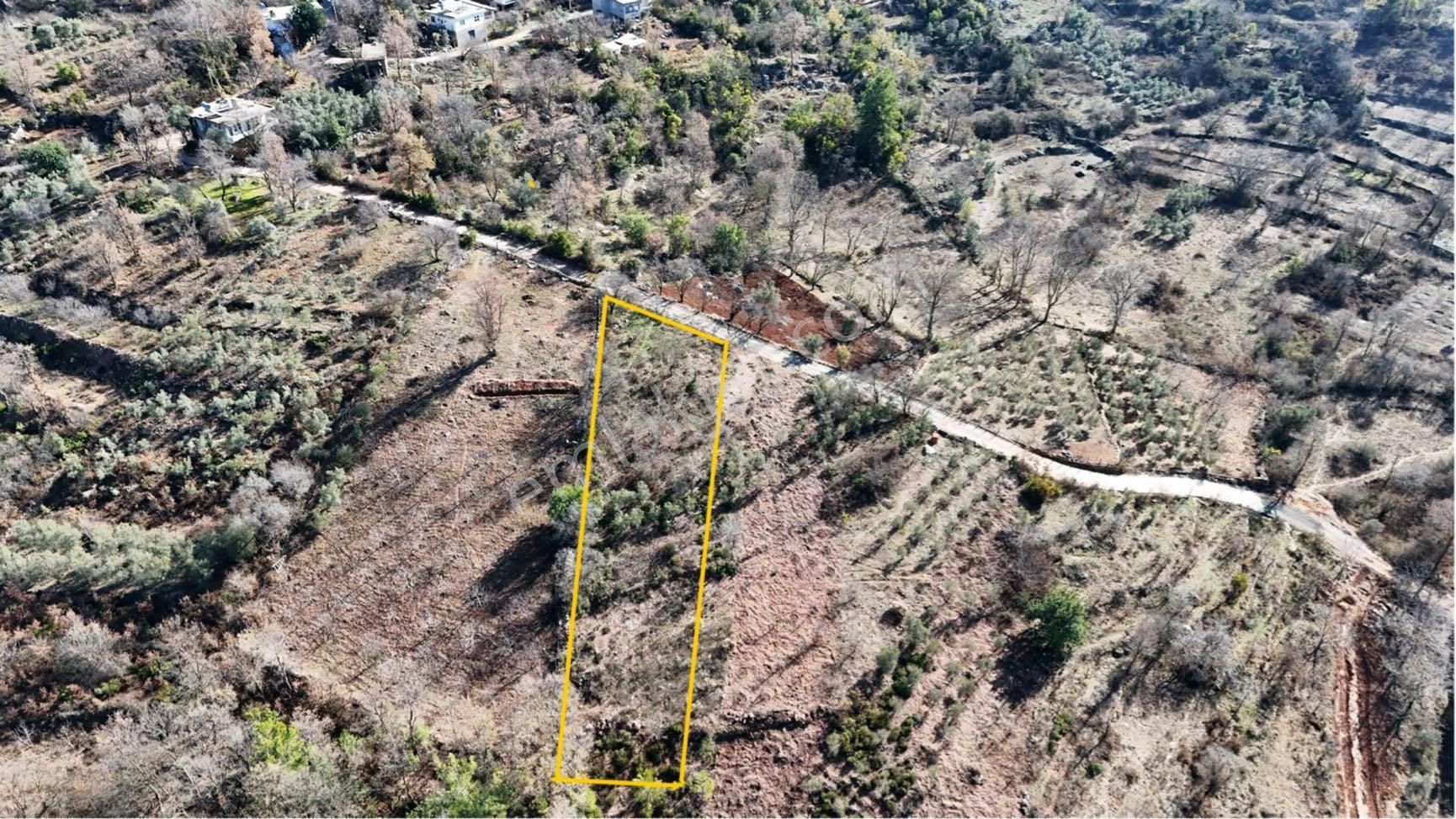 Alanya Karamanlarda Satılık 1.120 M2 Köy İçi Arsa
