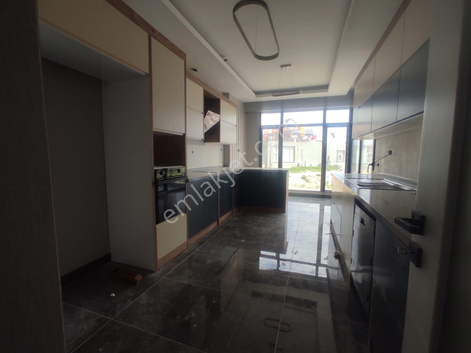 Eryamanda 0 Faizle Cüzzi Bir Pesinatla Taksitle 4+1 185 M2 Satılık Daireler
