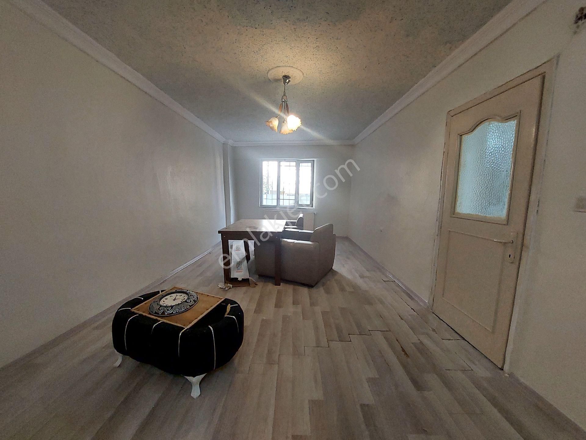 Gaziosmanpaşa Küçükköy Yeni Mahalle Kiralık Kot 3 2+1 90 M2