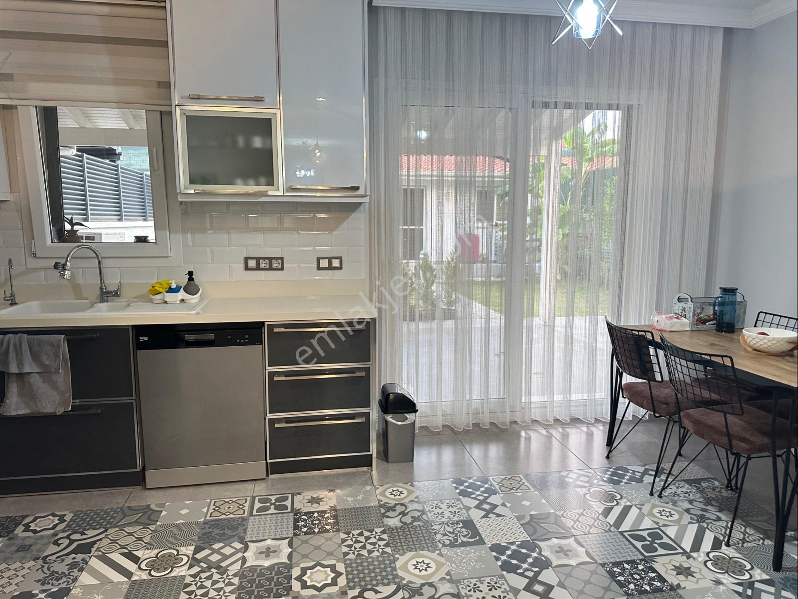 Çeşme Alaçatıda 3+1 Dubleks Sezonluk Villa