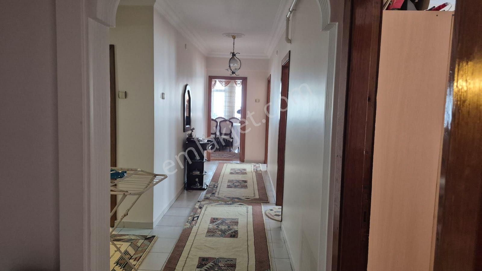 Salı Pazarı Merkezi Konumda 140 M2 Satılık 3+1 Daire