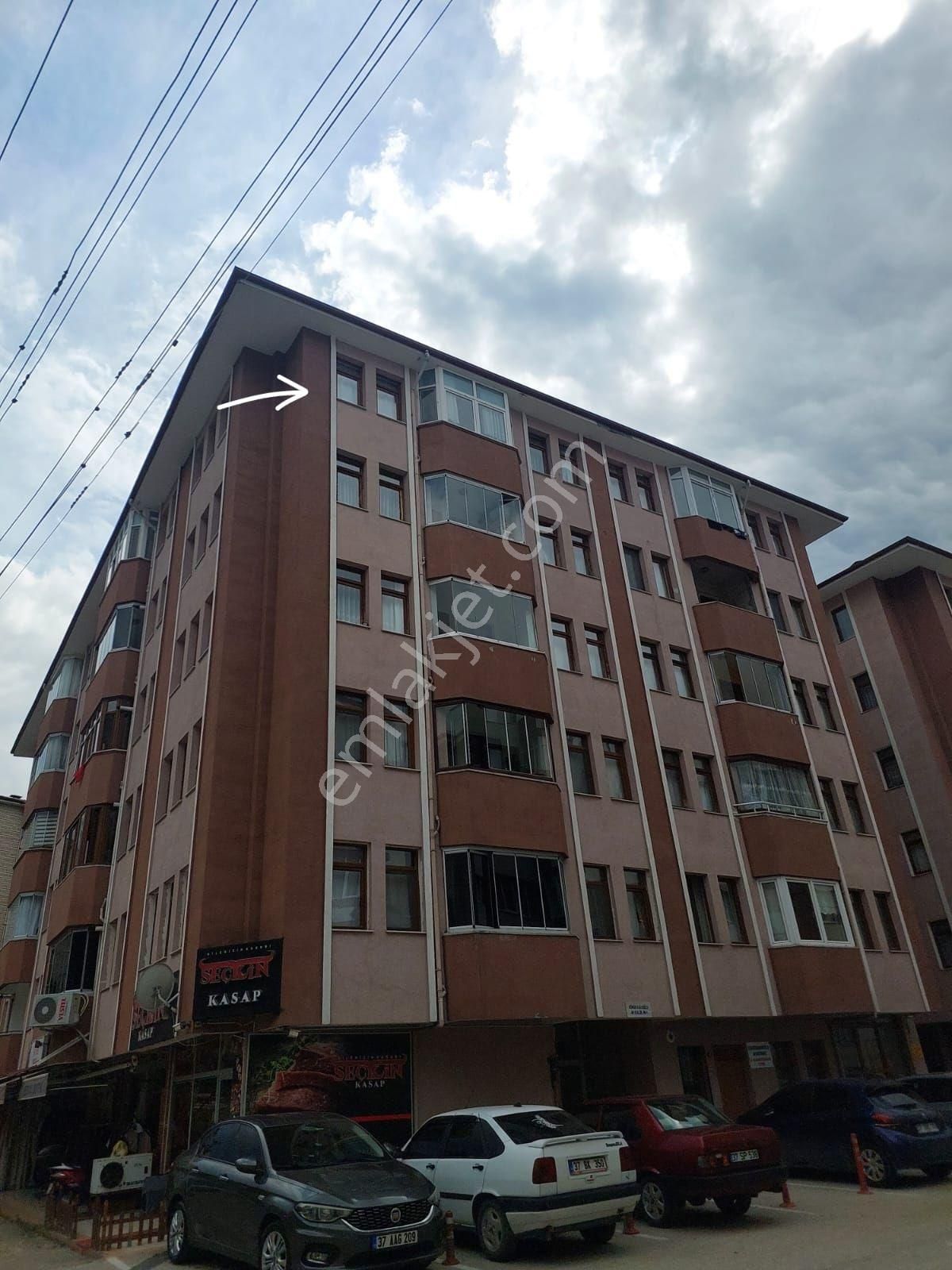 Salı Pazarı Merkezi Konumda 140 M2 Satılık 3+1 Daire