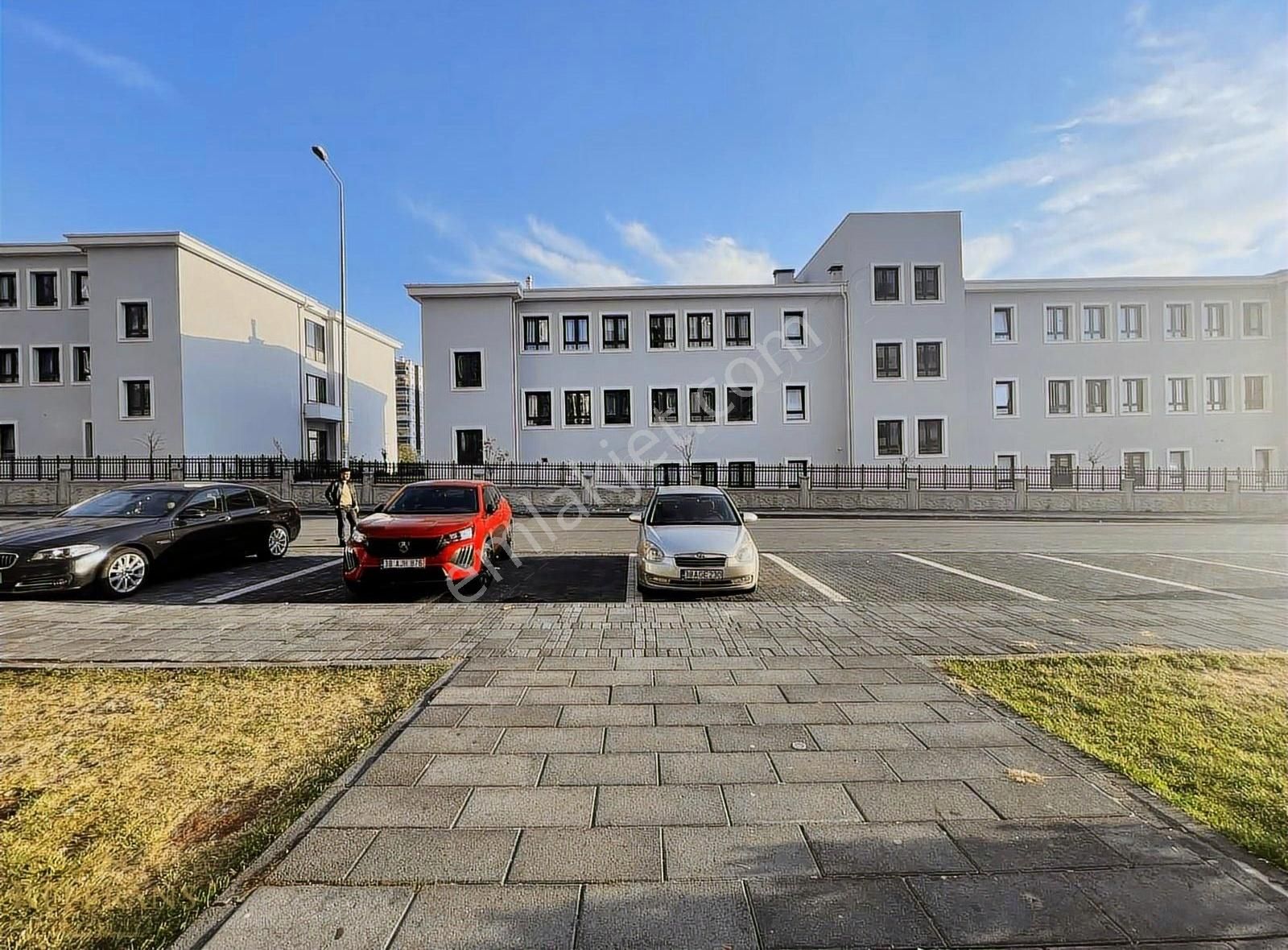 Kazım Karabekir Mah Satılık 115 M2 Kiracılı Dükkan