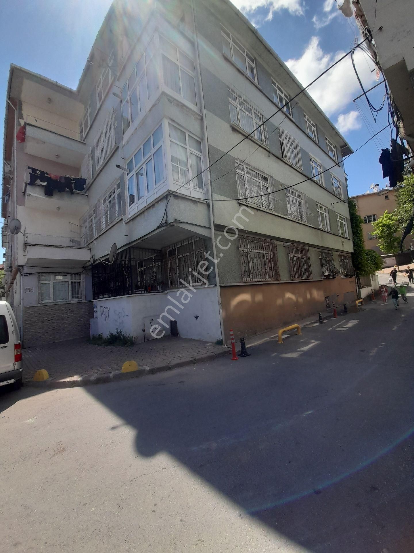 Sümbül Efendi Çocuk Kütüphanesi Karşısında Yüksek Giriş