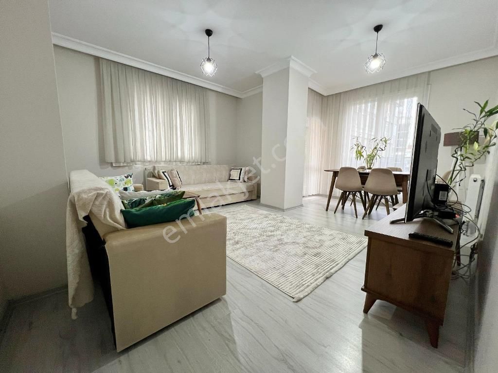 Küçükyalı'da 6 Yıllık 4.kat Geniş Lüks 2+1