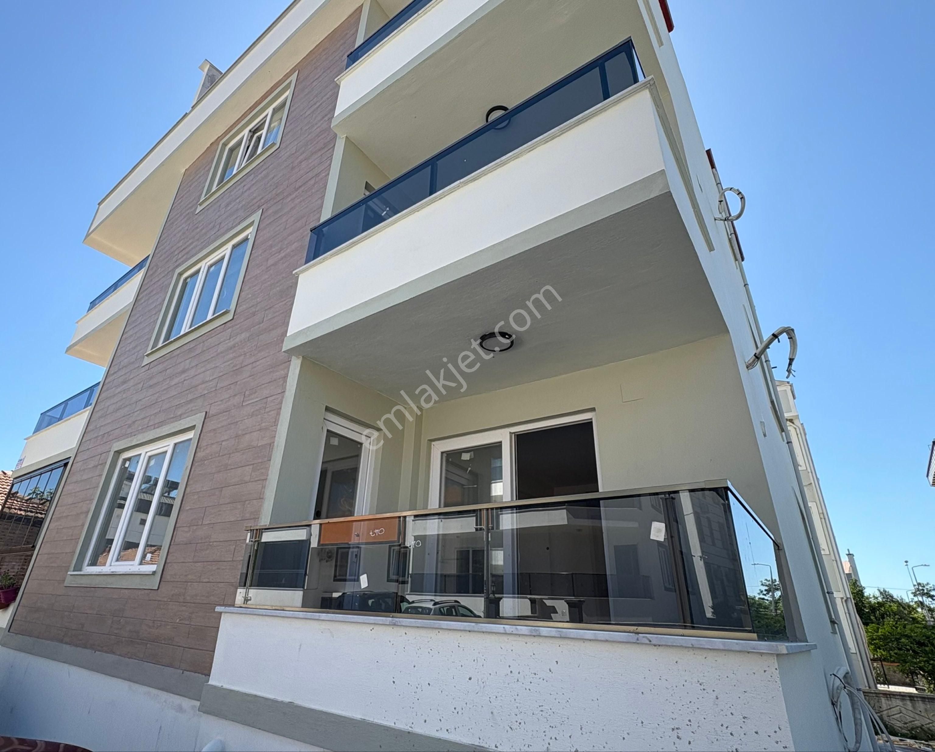Eras Gayrimenkulden Satılık Bahçe Nizamlı Ayrı Mutfaklı 2+1 Daire