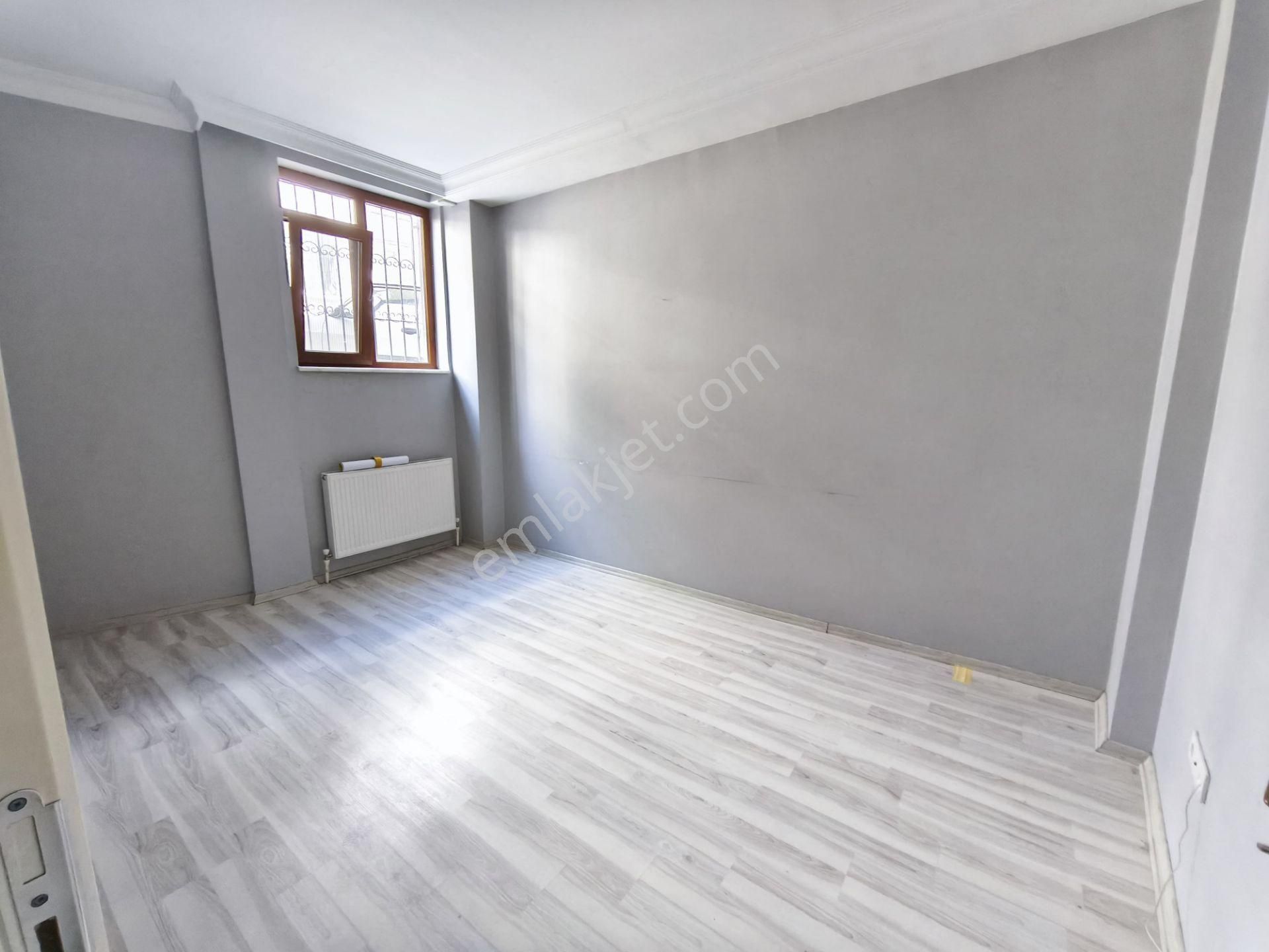 Eyüp Nişancı B.haydar 2+1 / 60m2 / 10 Yıllık Bina / Asansörlü / Otoparklı / Memura