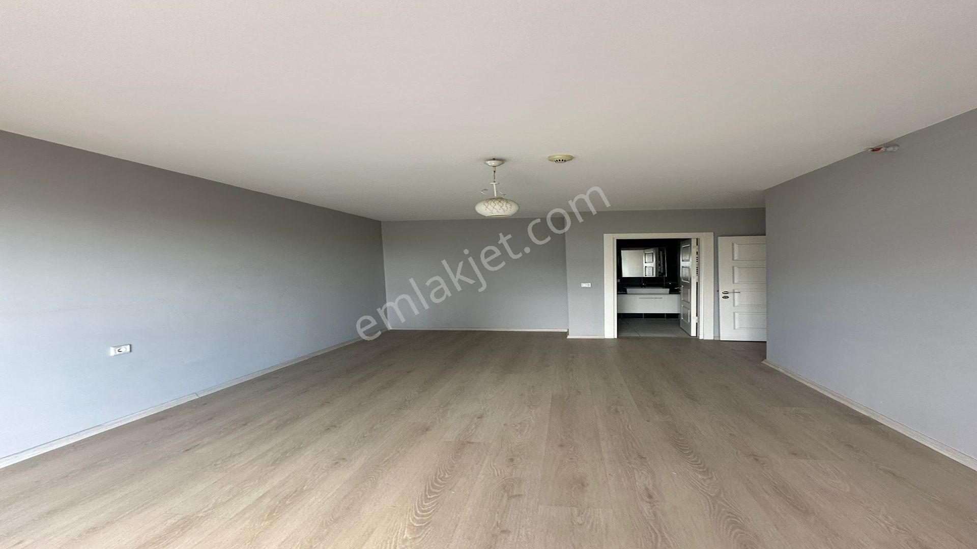 Esenyurt Bura Rezidans Balkonlu Geniş 2+1 110m2 Acil Satılık