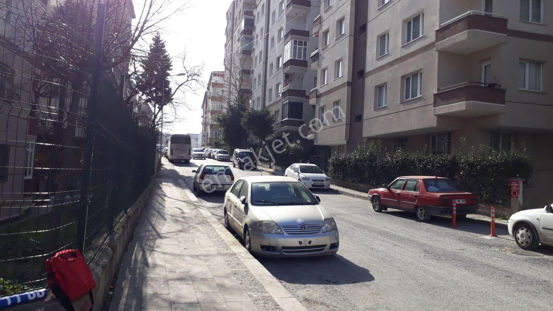 Satılık 3+1 Daire – Küçükçekmece İnönü Mahallesi, Kayalı Sokak