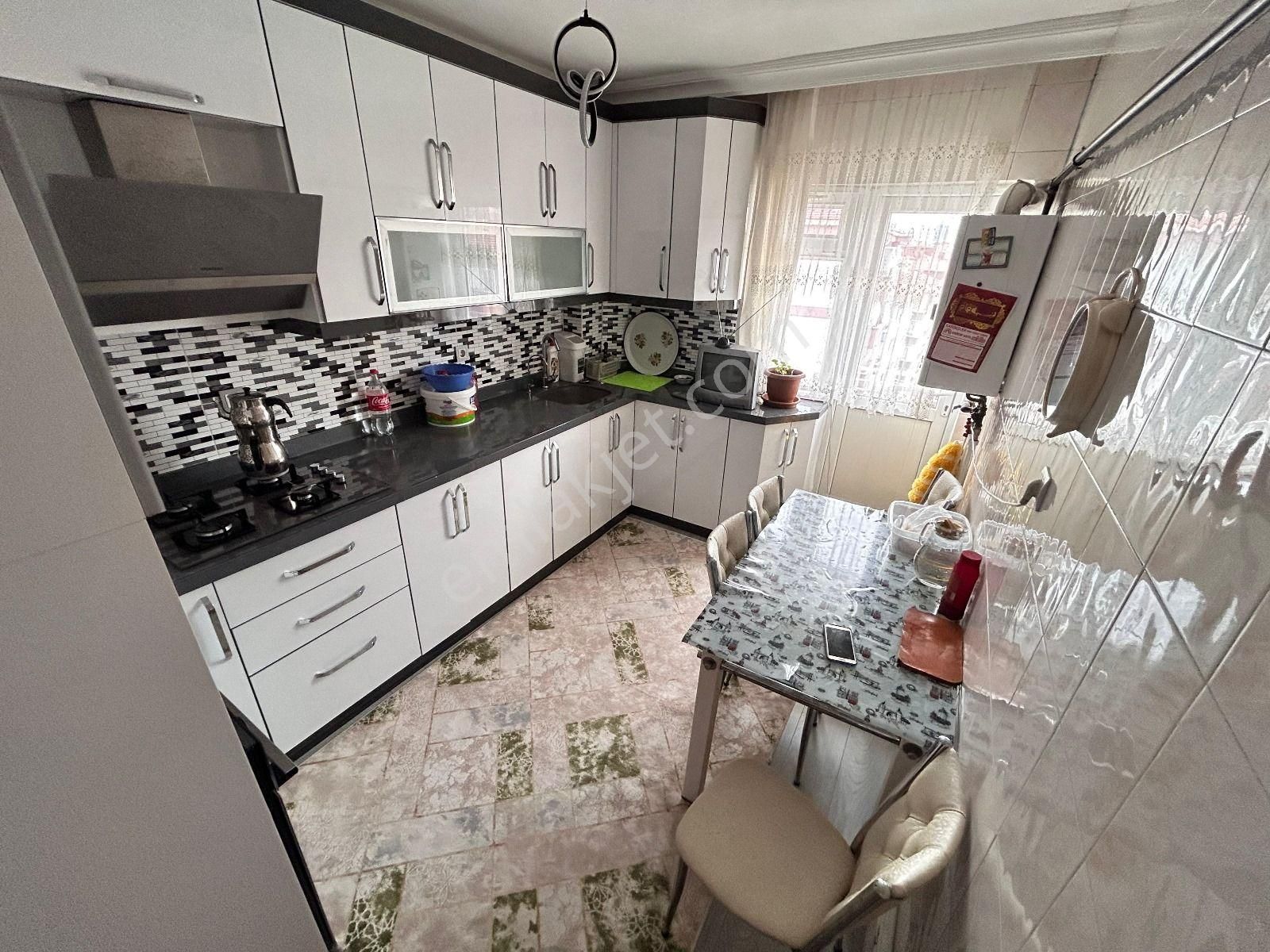 Ayaz'dan Malazgirt Mah'de 4+1 Ara Katta Daire Fırsatı