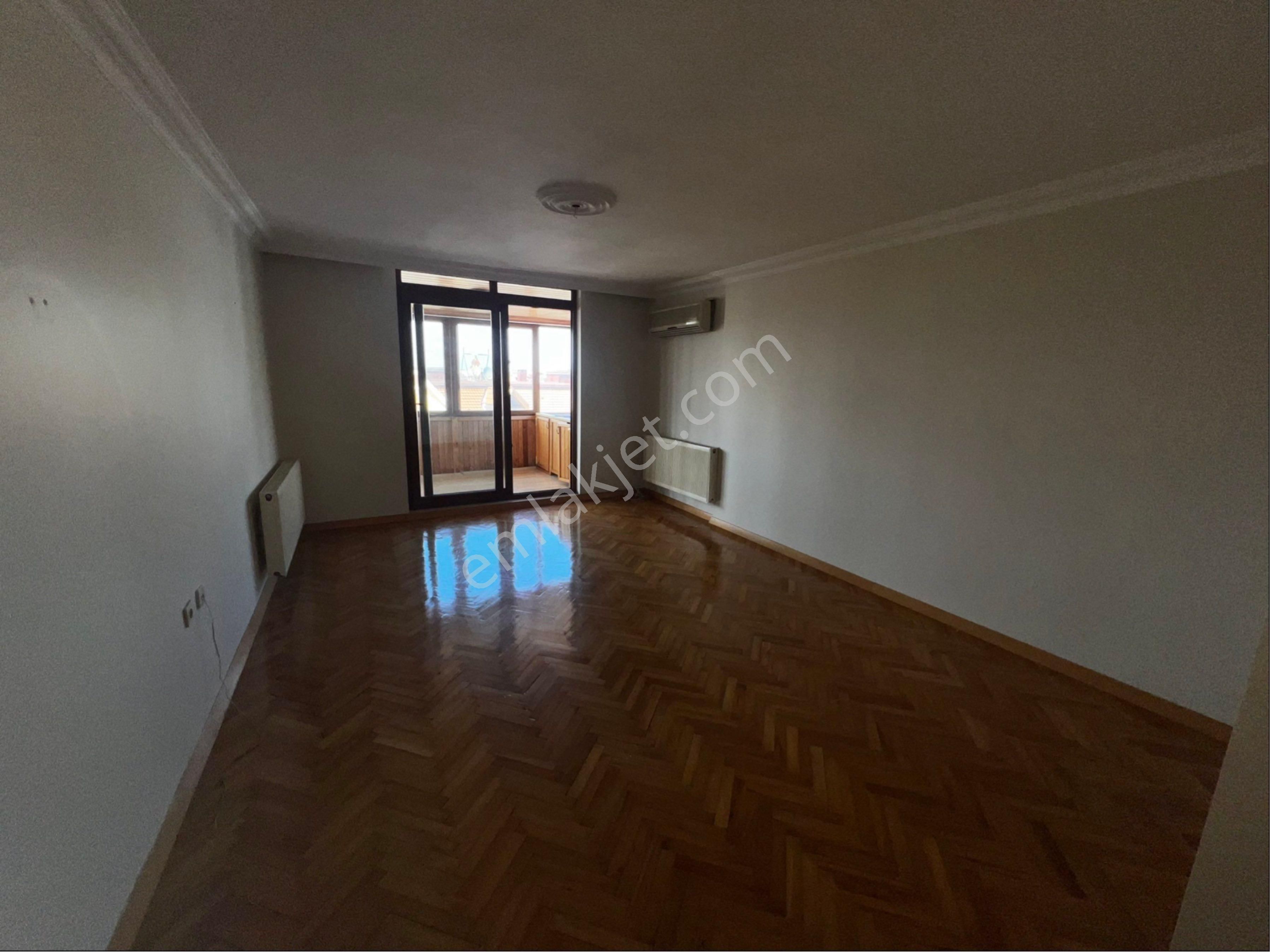Naz Emlaktan Deniz Manzaralı Cadde Üstü Asansörlü 3+1 Kiralık Daire