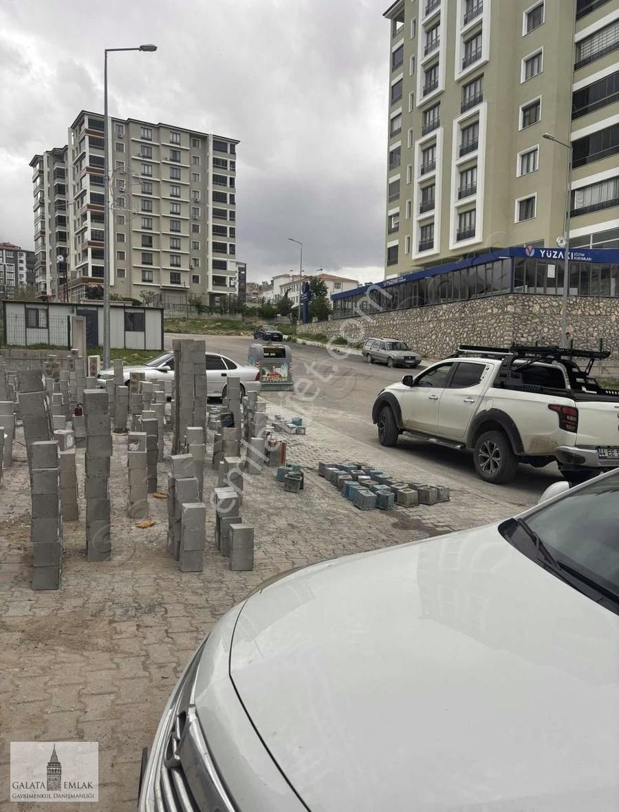 Yüzakının Arkasında Kiralık Dükkan
