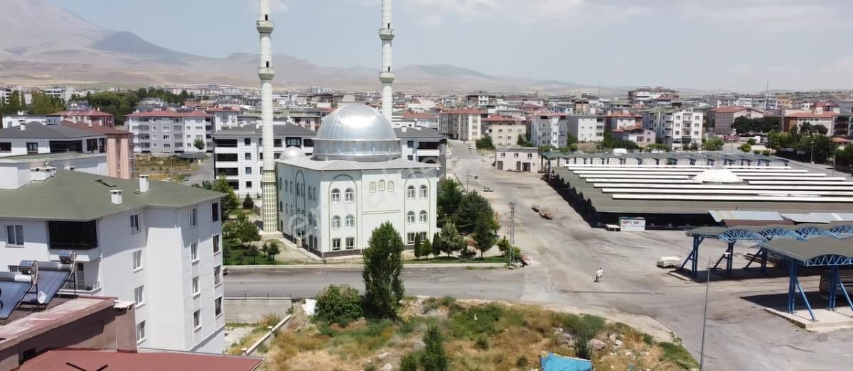 Pazar Yeri Altı 3 Tarafı Açık 4 Kat Müsadeli 575 M2 Satılık Arsa